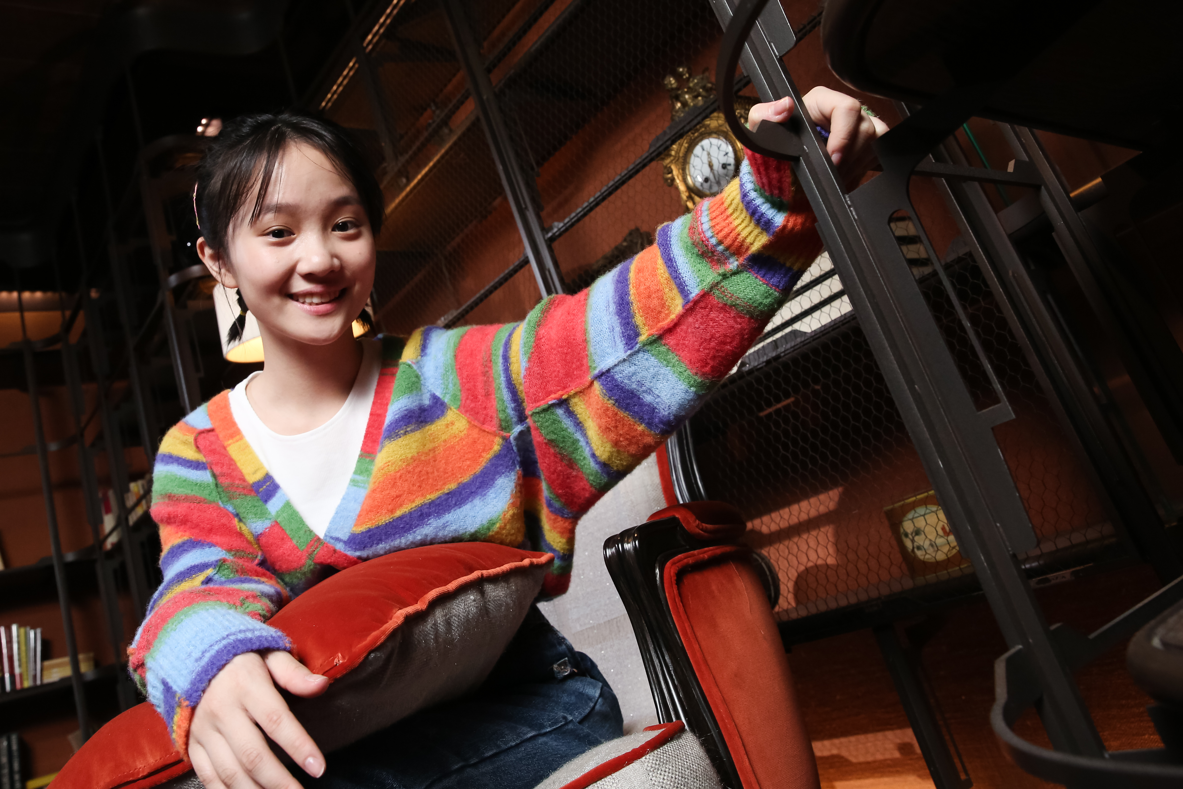 被視為「SSR」（超級稀有）級新人，方郁婷勝在演技清新，且更難得的又十分精準，不輸其餘4位前輩。