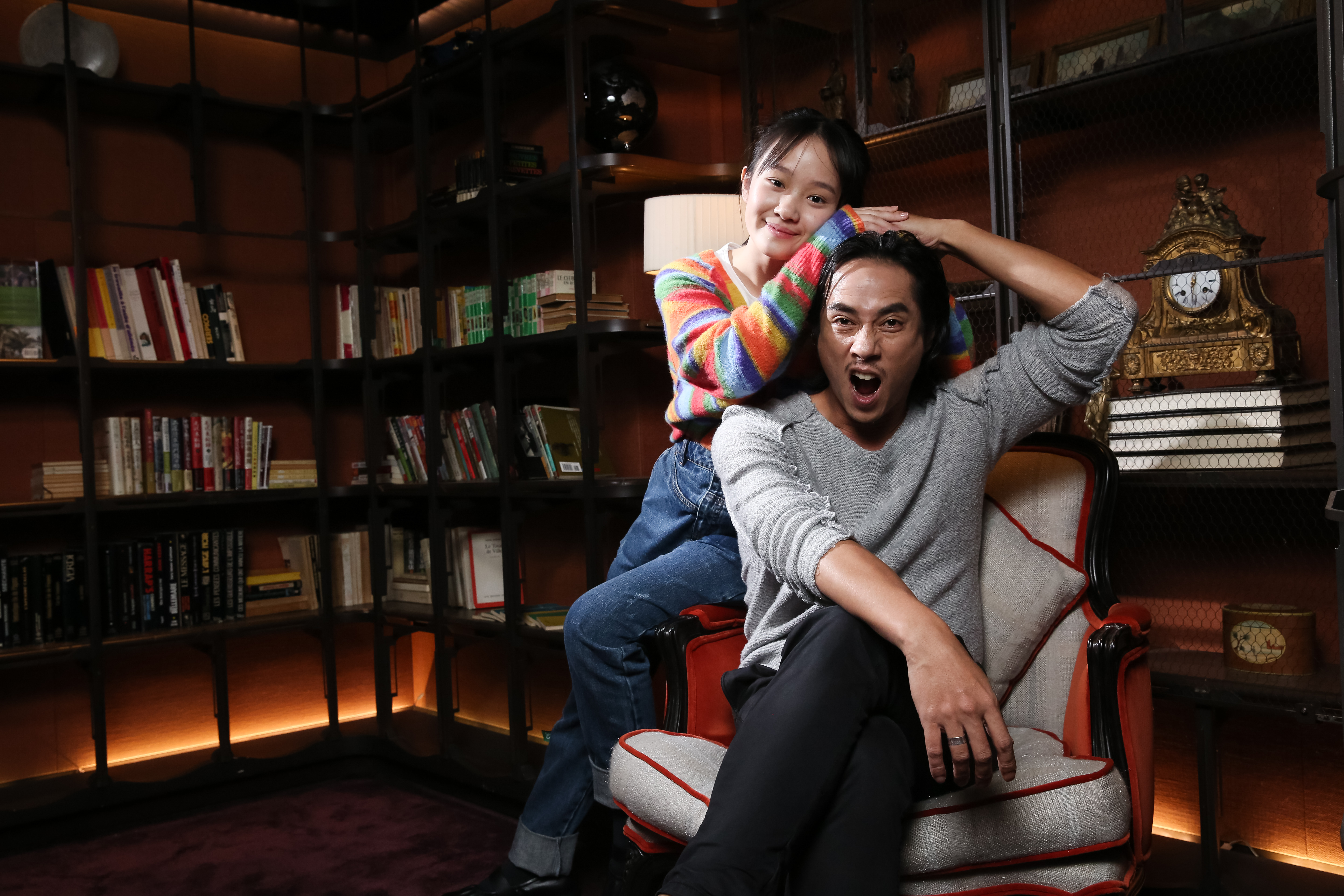 片中方郁婷的角色比較親爸爸莊凱勛，戲外莊凱勛也很照顧她。