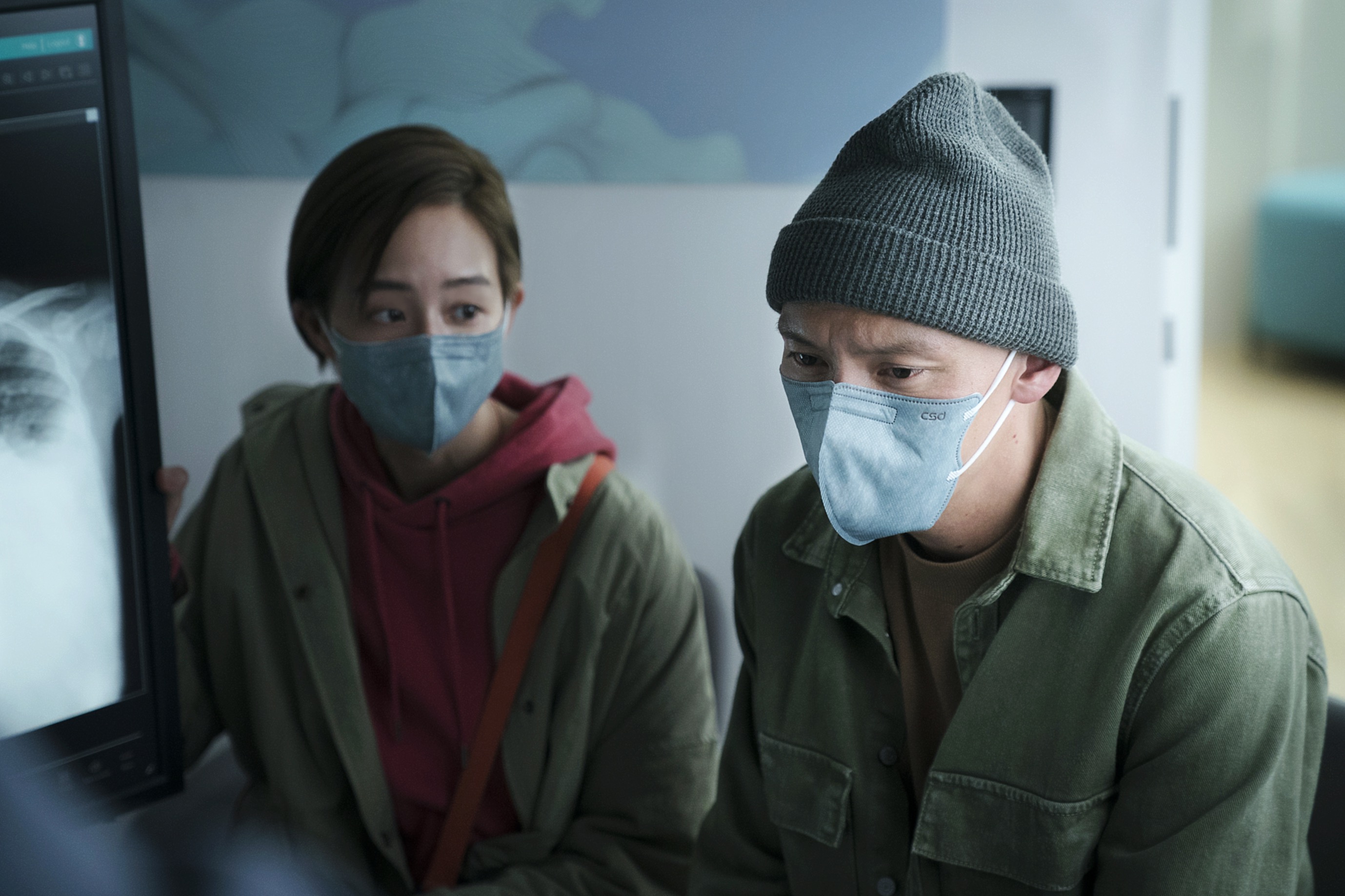 其實《緝魂》裡頭也有戴口罩的鏡頭，今年電影真的很跟上時事。（威視電影提供）