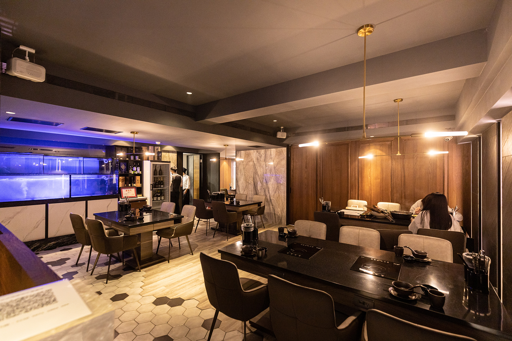 店內環境安靜舒適，桌數不多，強烈建議要先預約。