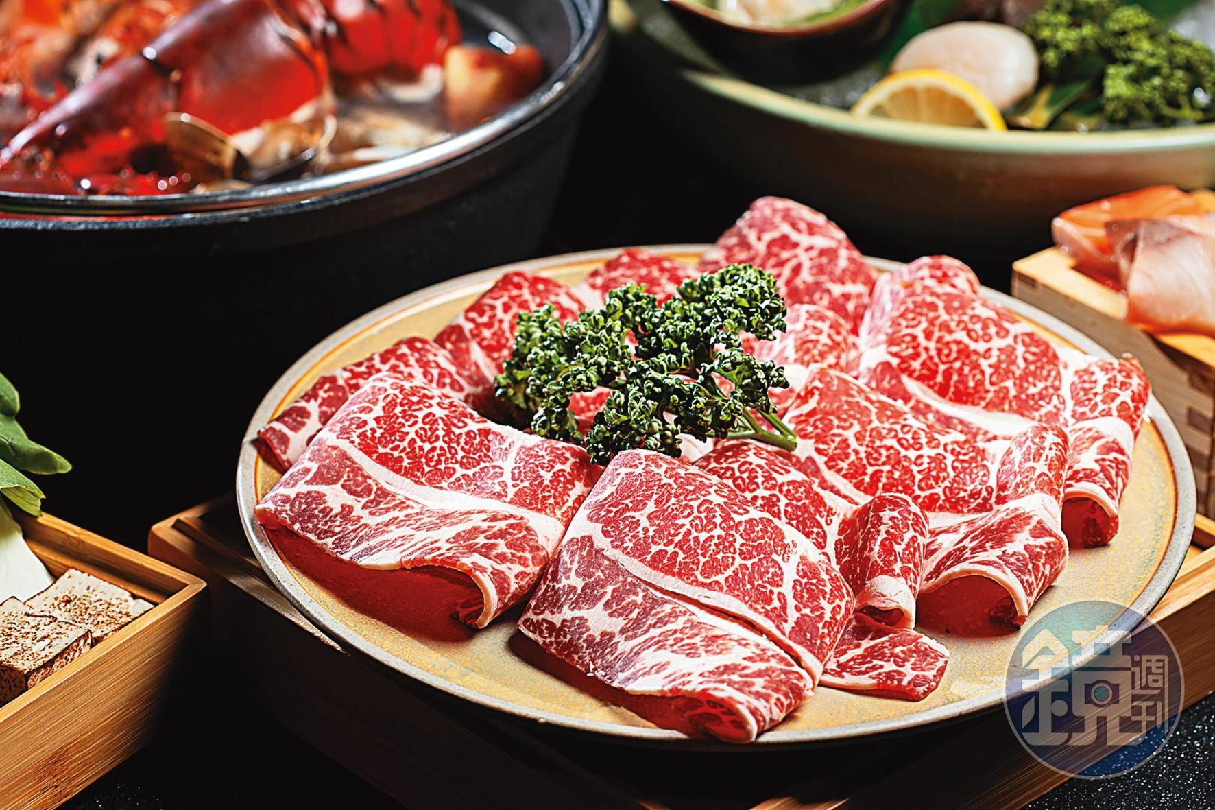 點單人海鮮套餐可加購「Prime牛小排」（620元／5盎司）等肉類，兩人也能吃得很盡興。