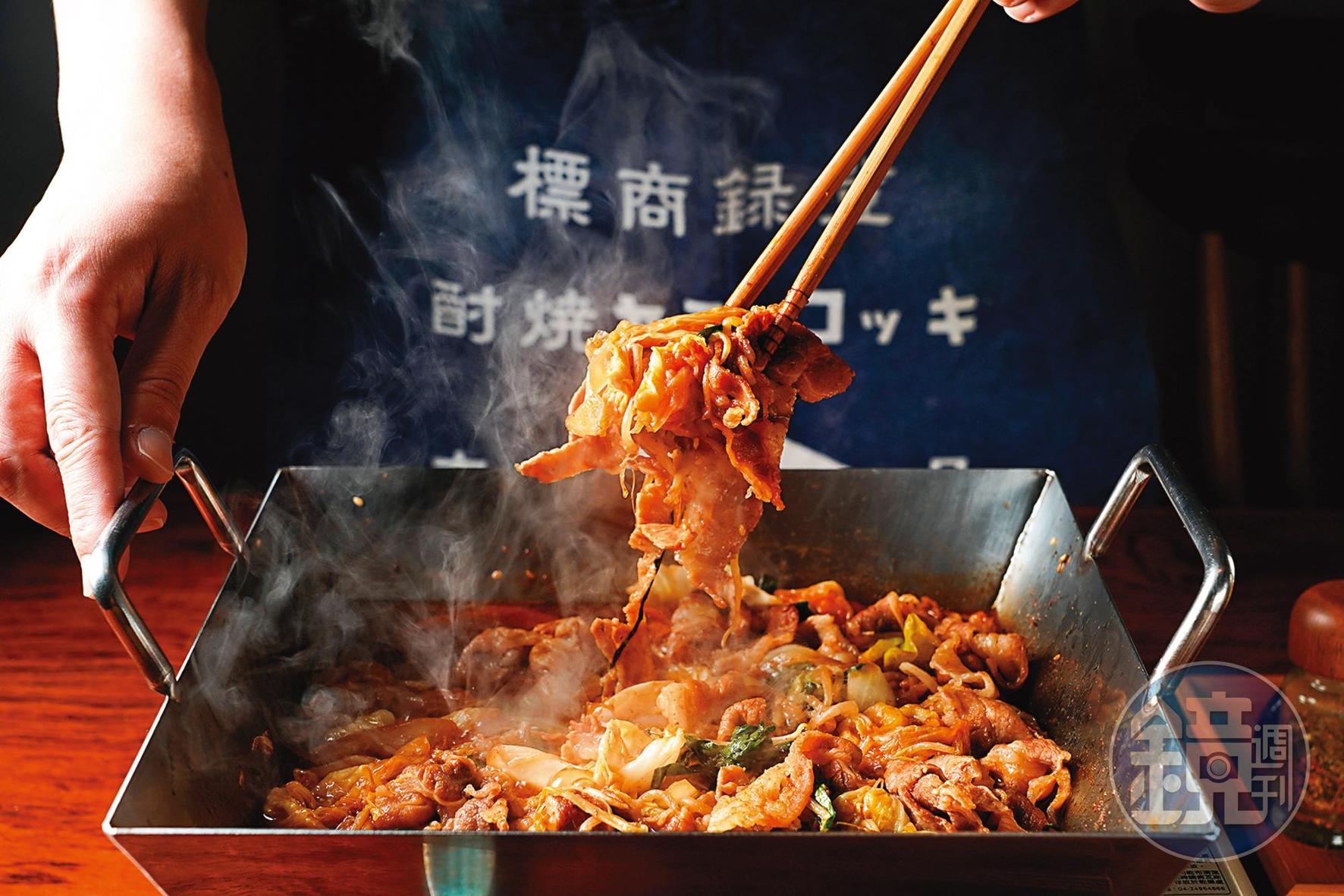 融合蔬菜精華的鮮甜醬汁裹著食材，相當夠味。