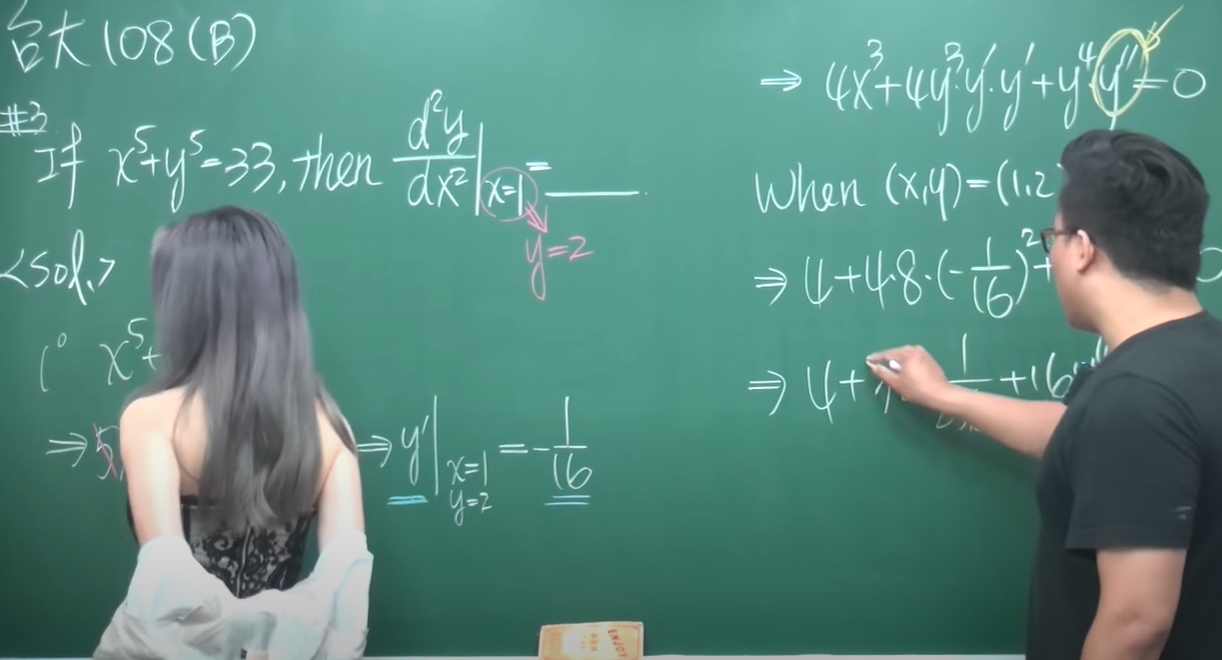 日前在張旭教學影片中爆紅的板妹再次引起網友討論。(翻攝自數學老師張旭YT頻道)