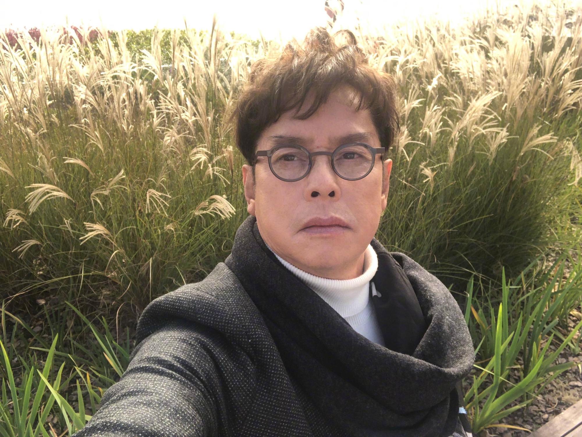 71歲的譚詠麟被喻為渣男，這回傳出桃色新聞，雖然發聲明但風波不斷。（翻攝自譚詠麟微博）