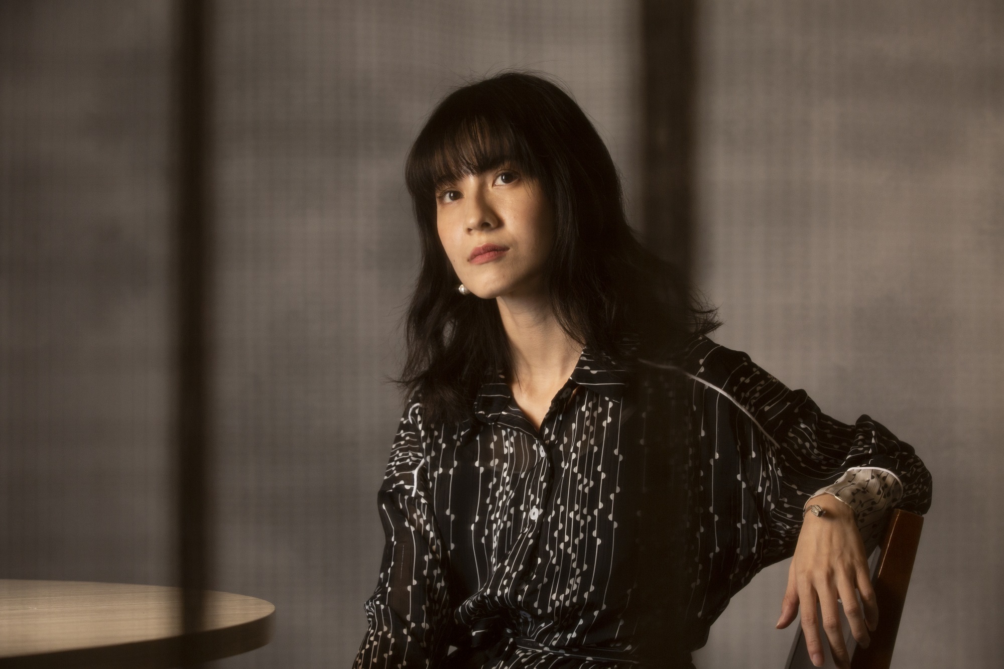 連俞涵在《茶金》中飾演茶商千金，不但能操4種語言，還懂茶藝和鋼琴。