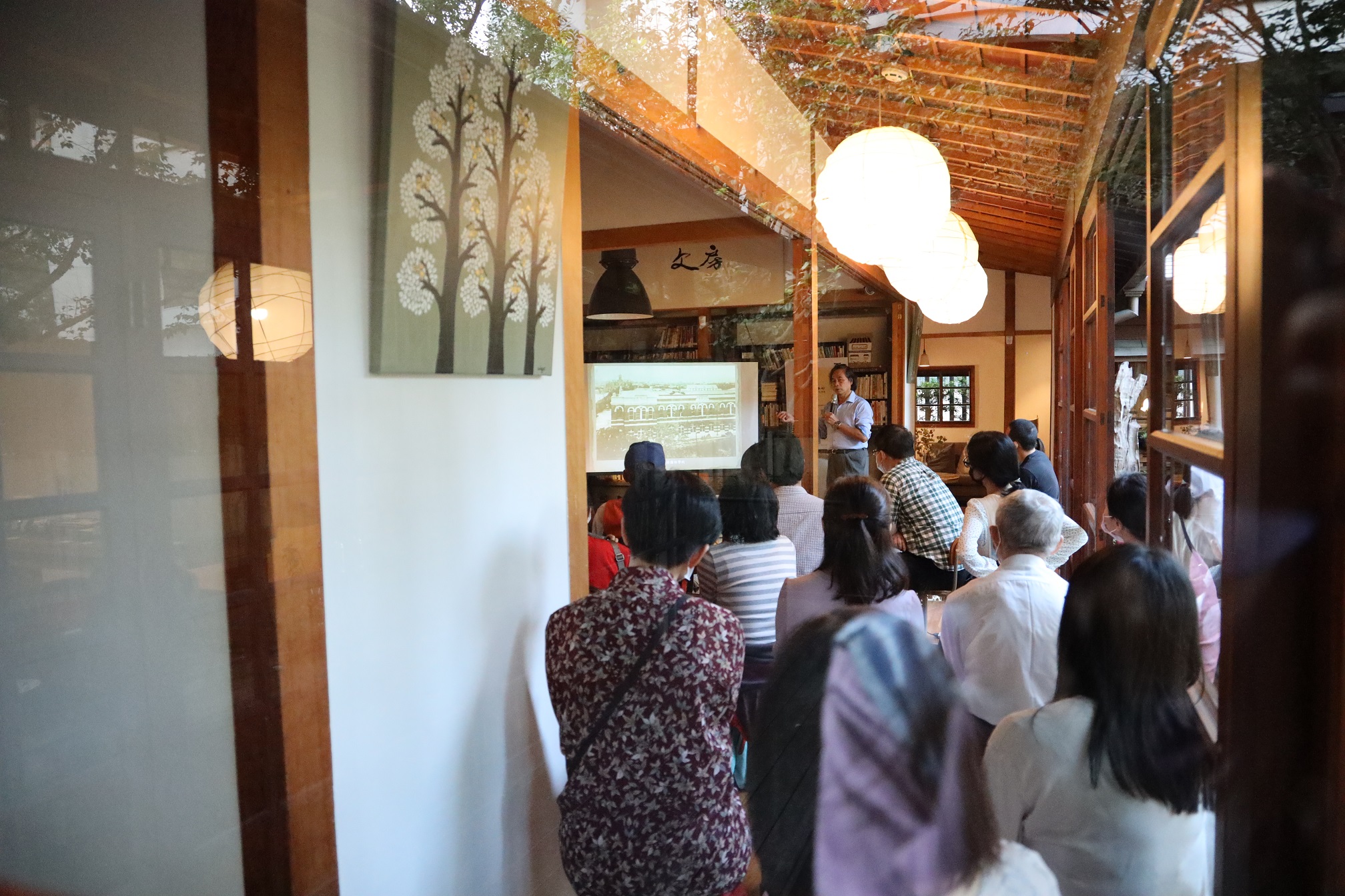 首場百年臺北與老屋講座，從城市歷史與市民記憶，一探台北與文房週遭地景百年來的流動。（頂新和德文教基金會提供）