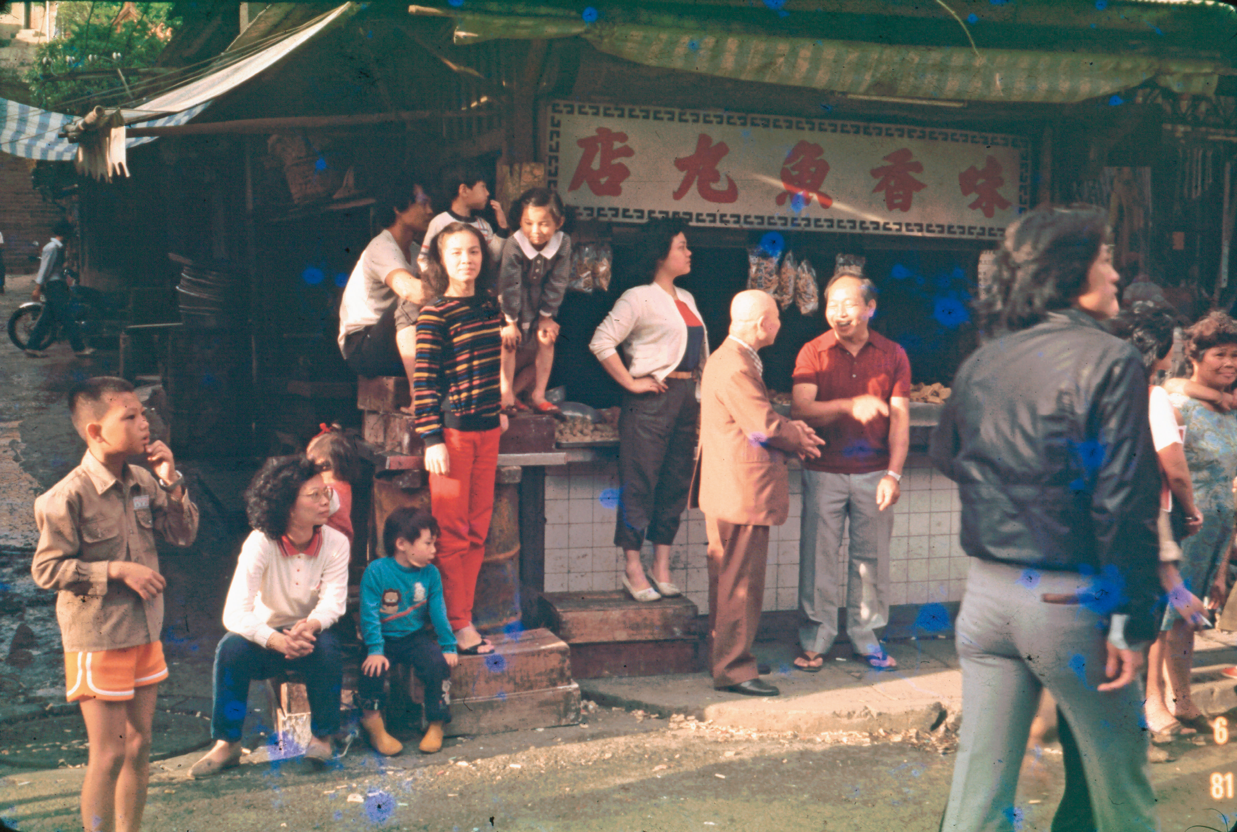 登峰食品的前身為味香魚丸店,位於媽祖廟旁,是淡水第一間魚丸專賣店。(登峰食品提供)