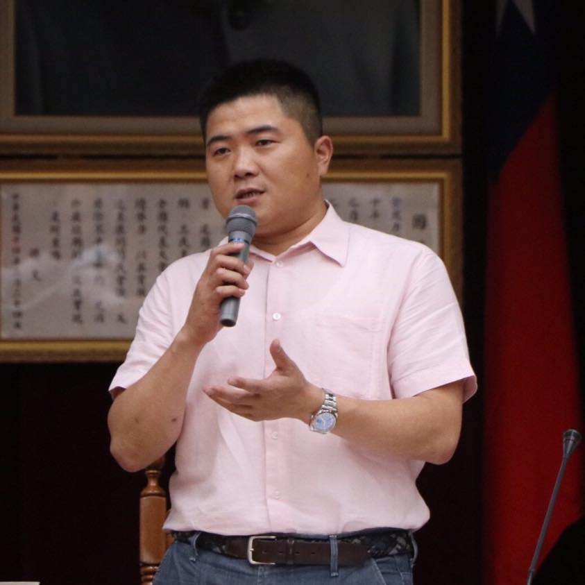 顏寬恒指控蔡其昌擁有市價15億元股票，卻被建新公司嚴正否認。（翻攝顏寬恒臉書）