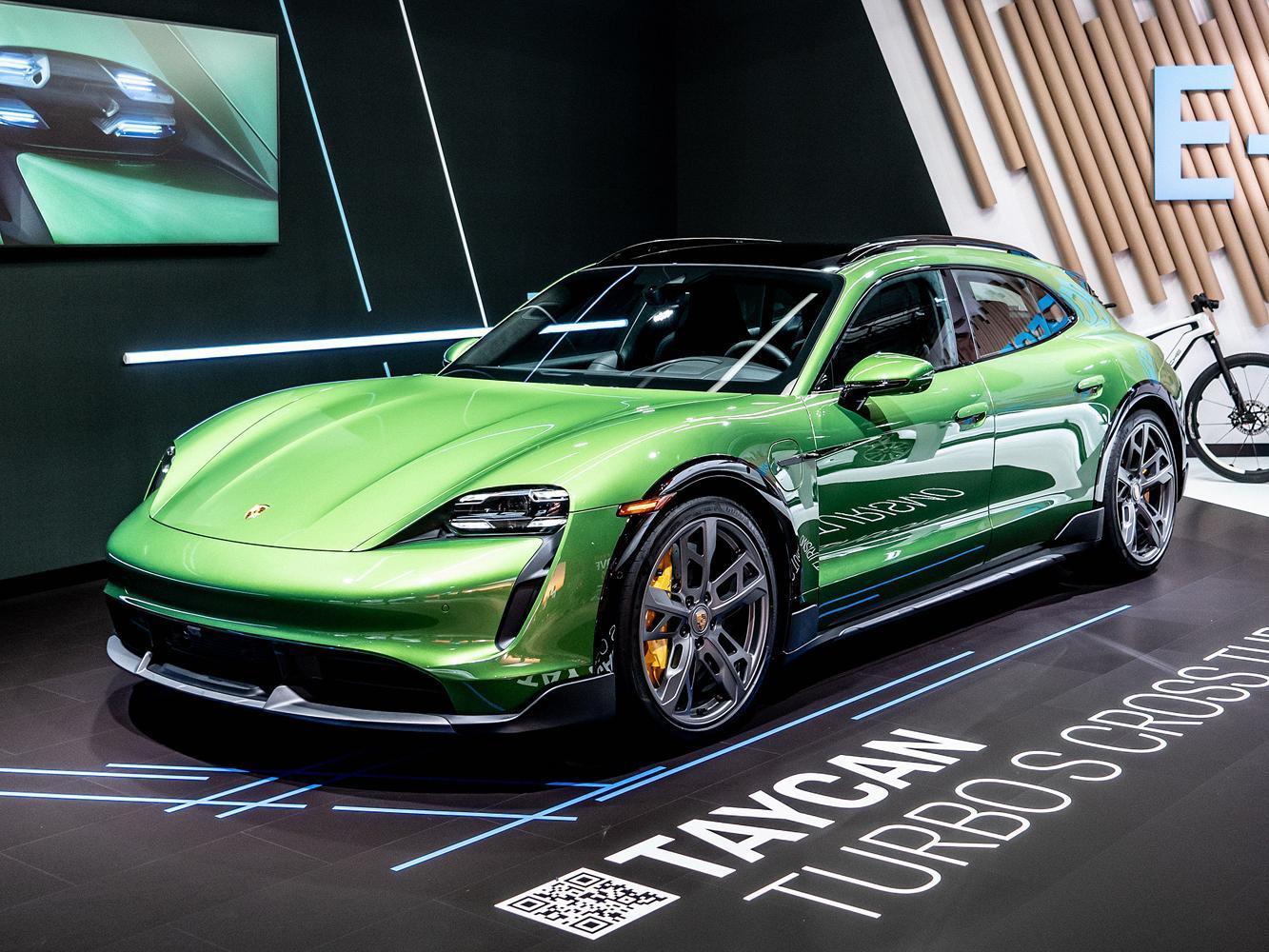 Taycan GTS是PORSCHE純電跑車 Taycan 家族中的第三款車型,續航里程高達 504 km (WLTP),圖為 Sport Turismo旅行車款。