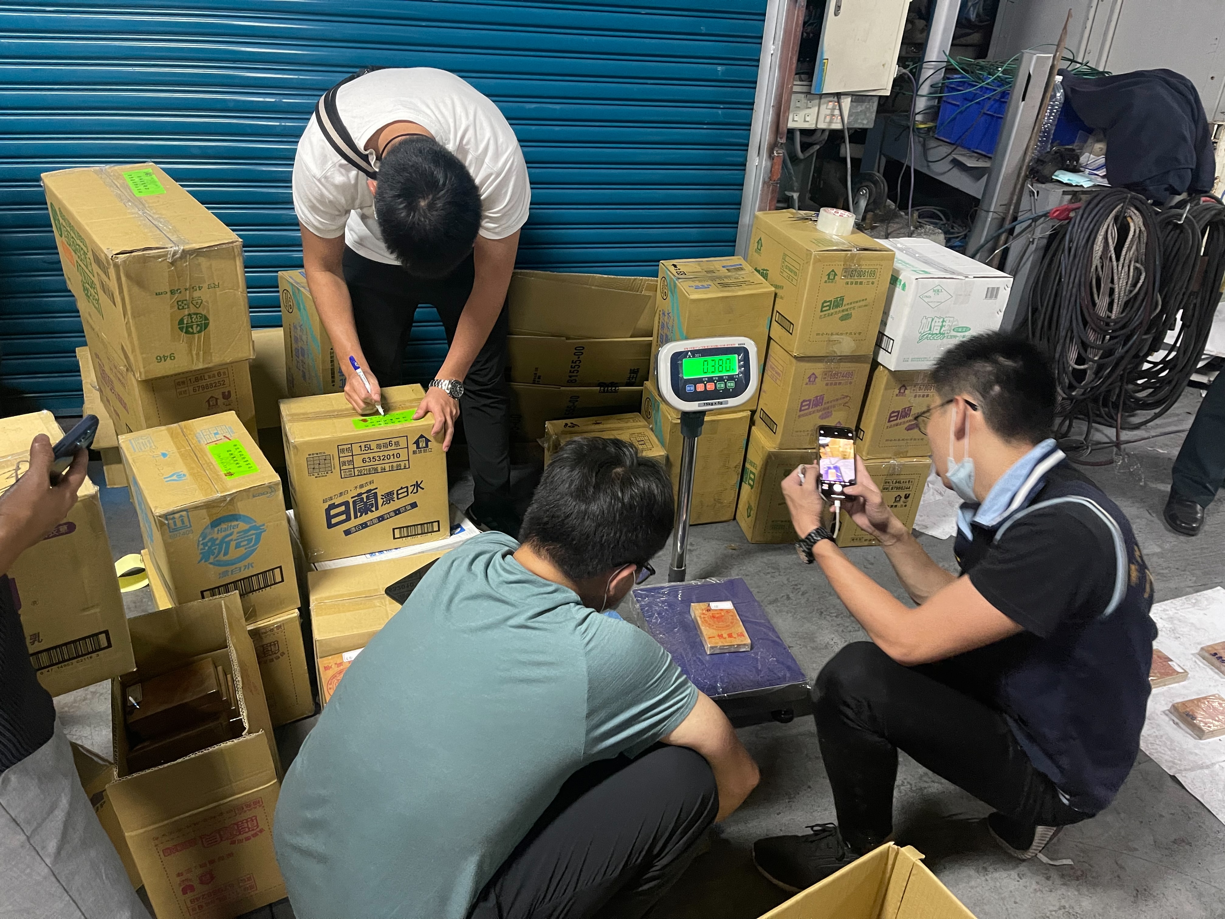 警方在現場小心採證。(警方提供)
