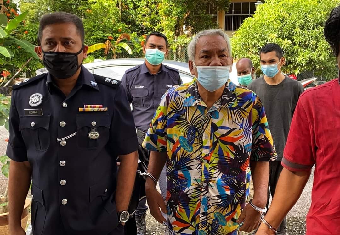 馬來西亞一位60歲的老翁，竟潛入鄰居家強姦母羊洩欲。（翻攝臉書Sarawak Viral社團）