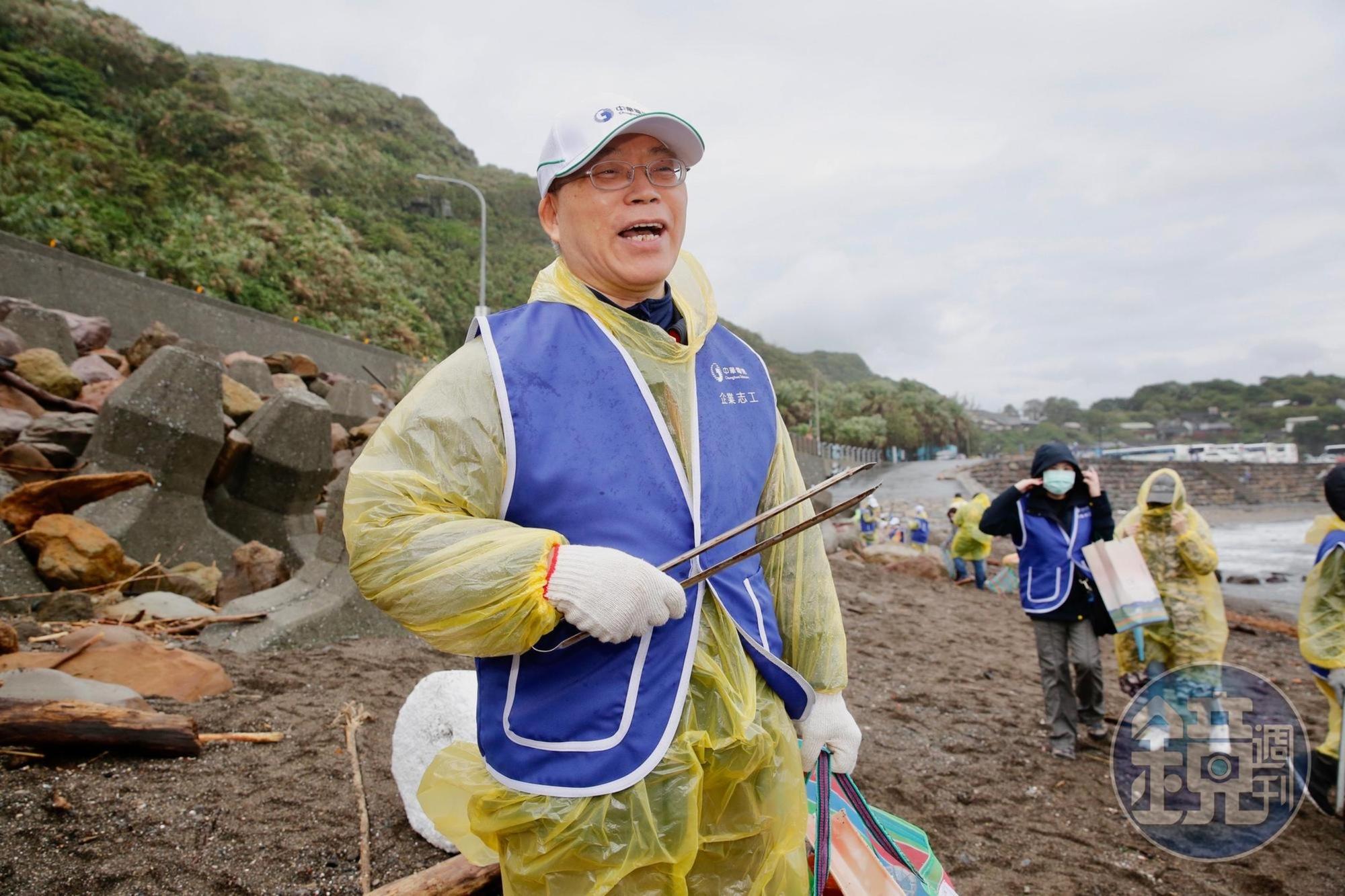 中華電信正進行1萬坪土地評估,董事長謝繼茂看好興建太陽光電廠能發電400萬噸。
