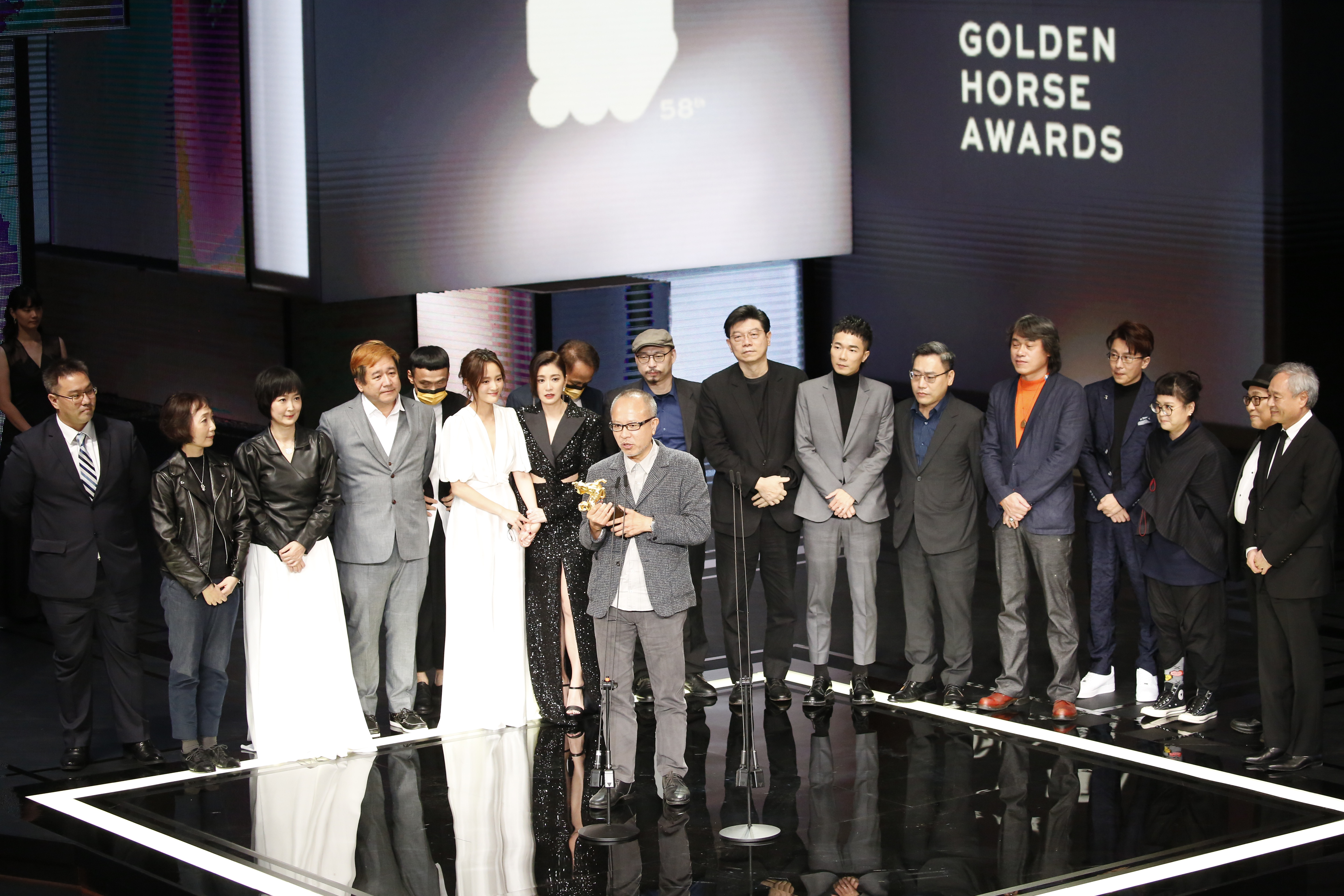 《瀑布》奪下最佳劇情片大獎。