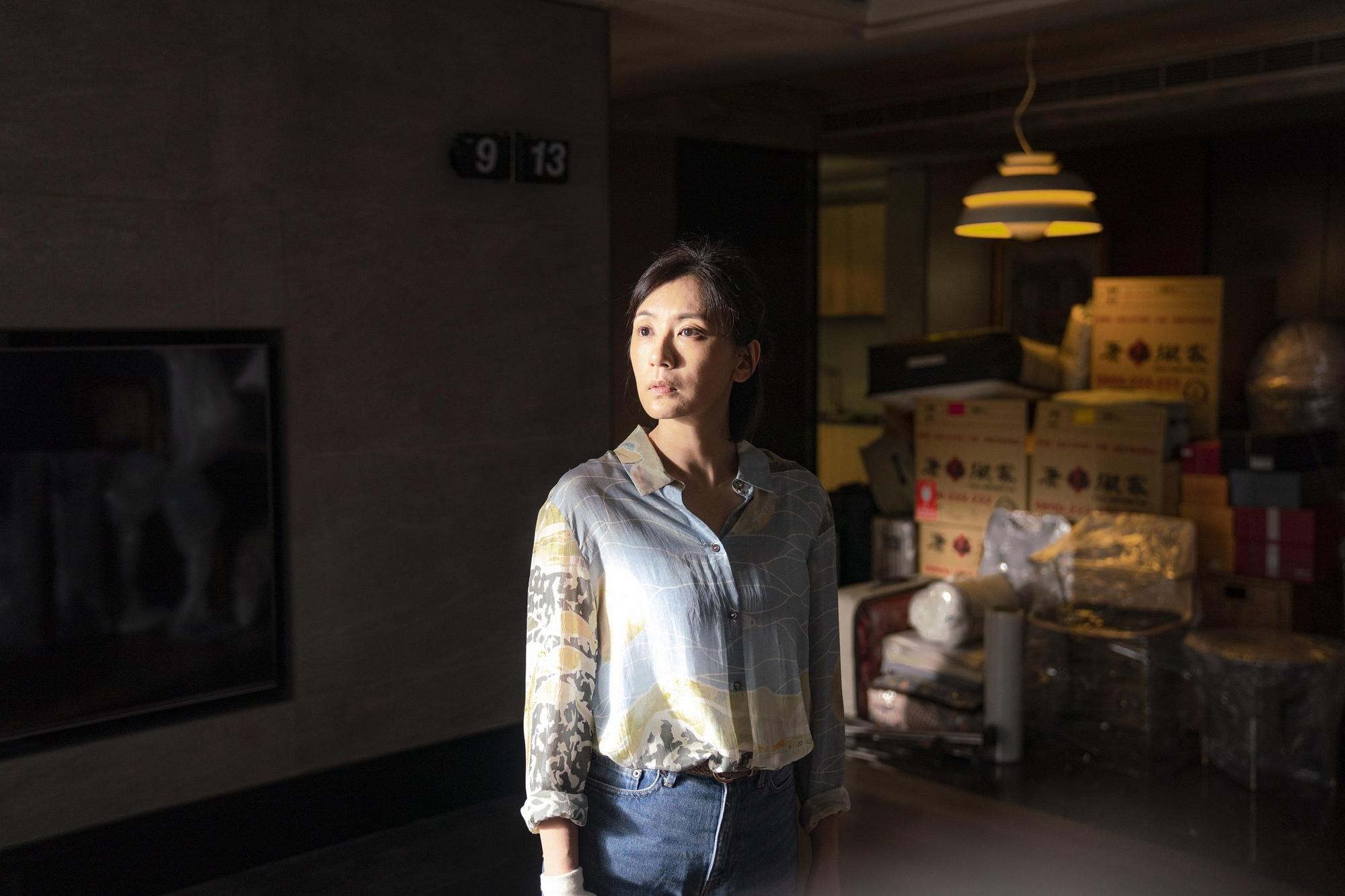 賈靜雯在《瀑布》放下偶包,挑戰素顏、特寫等女明星最害怕的拍攝手法,導演鍾孟宏總會稱讚她「很美」!(華映)