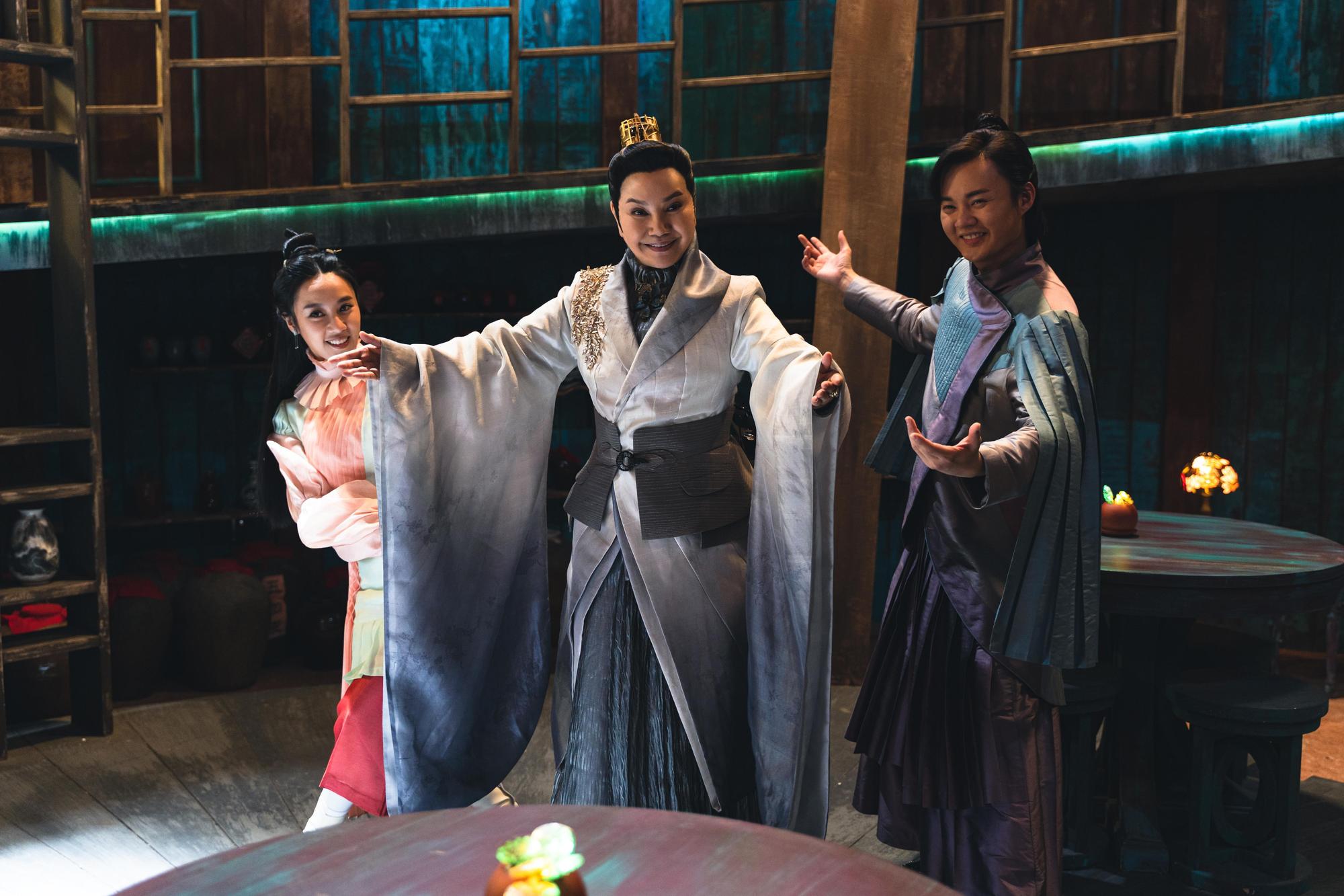 方宥心(左起)、唐美雲和許富凱在《孟婆客棧》的演出受觀眾喜愛。(公視台語台提供)