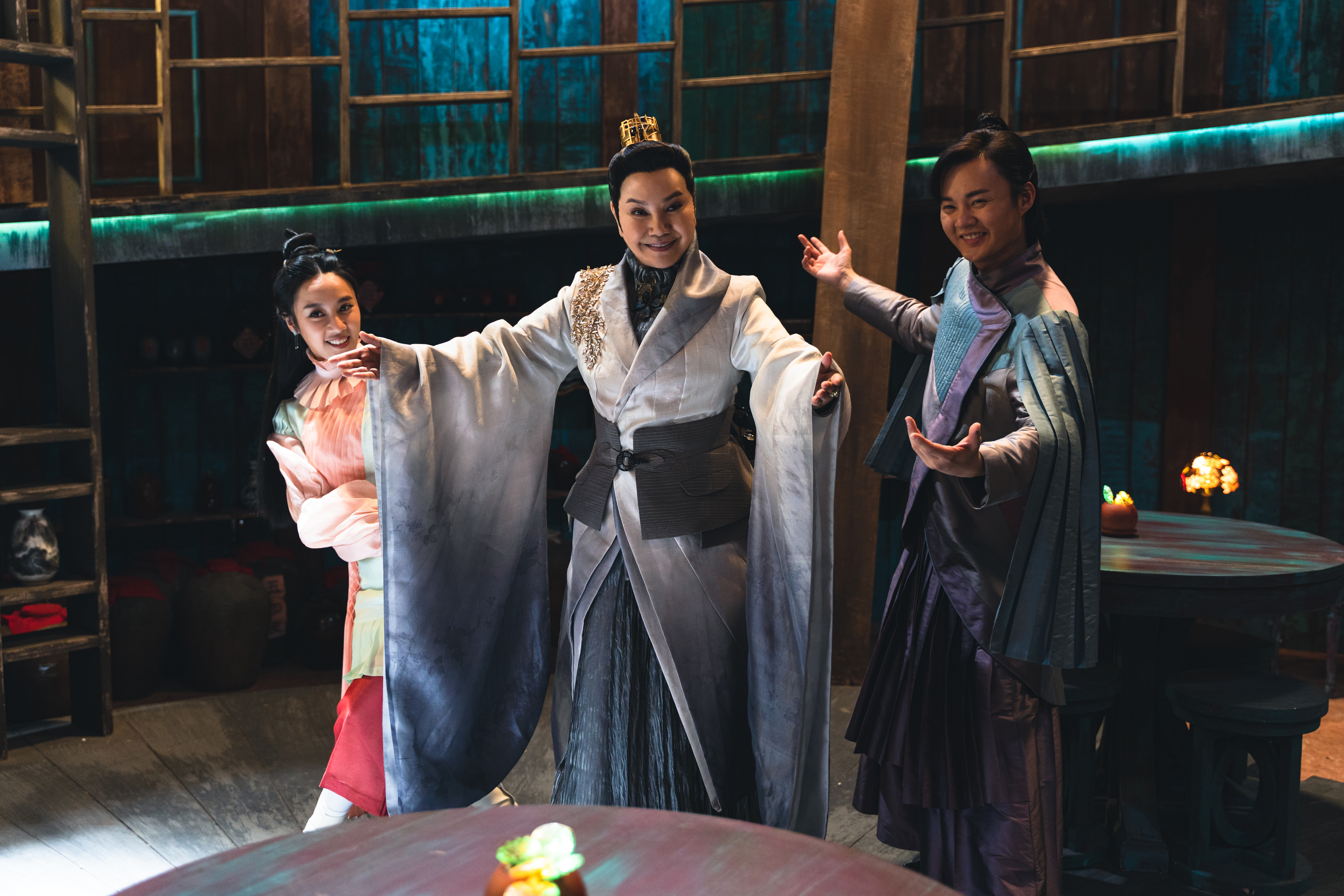 方宥心(左起)、唐美雲和許富凱在《孟婆客棧》的演出受觀眾喜愛。(公視台語台提供)
