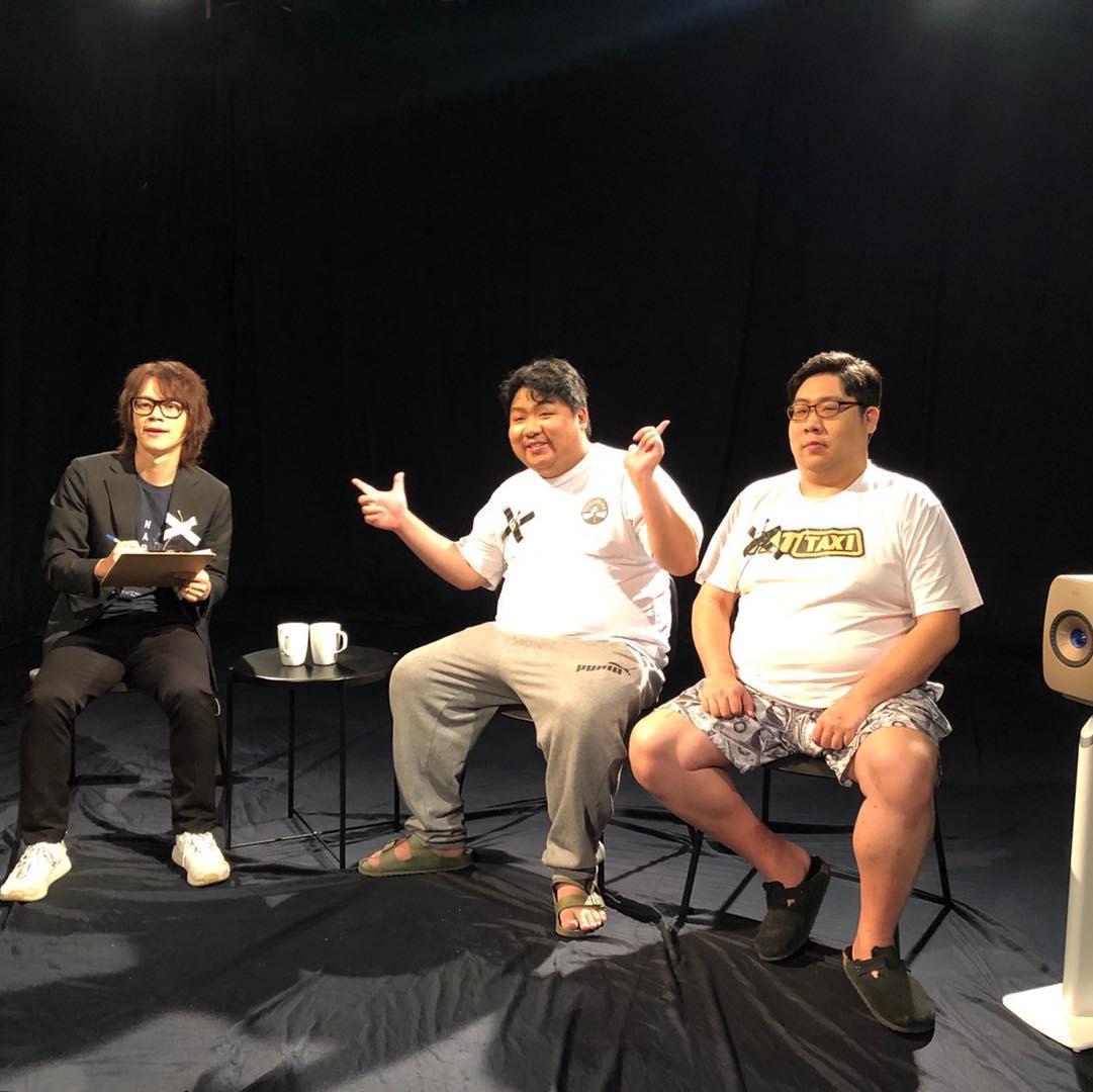 有人認為是2對張家兄弟「統神(中)、國動(右)」「張菲、費玉清」是最知名的兄弟檔,還有鄉民直呼「張家兄弟分別主宰2個時代」。(翻攝自統神臉書)