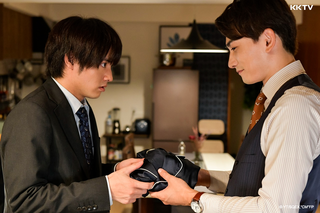 赤楚衛二（左）與町田啓太主演的《如果30歲還是處男，似乎就能成為魔法師》去年播出後日本國內外都累積超高人氣，今宣布開拍電影版。（KKTV提供）