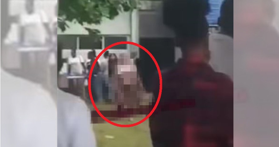 屍體防腐課程的裸女大體突然睜開眼，甚至從桌子上爬下來，嚇壞眾人。（翻攝影片）