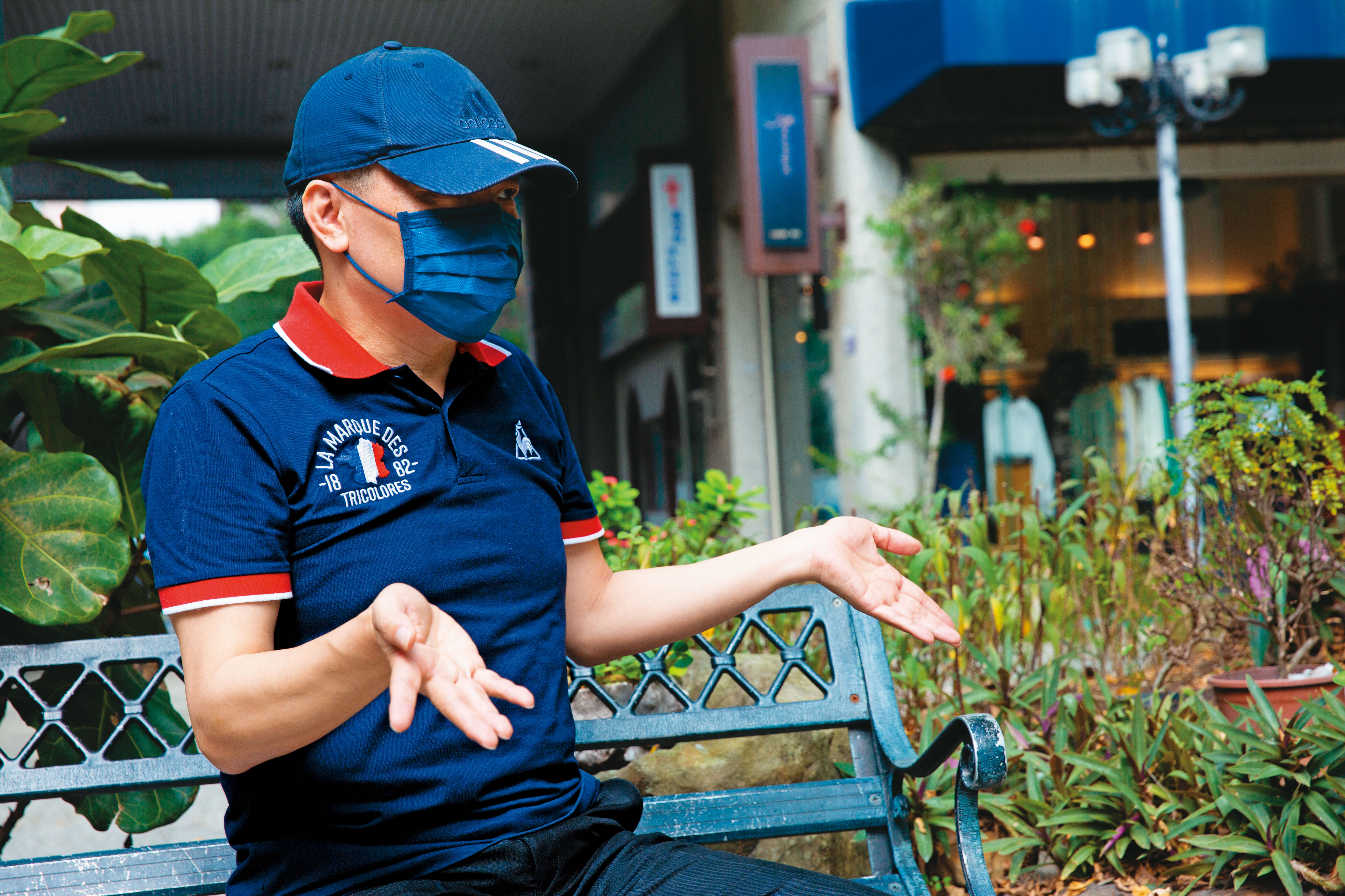 王富銘出馬大義滅親，指控王伯綸欠媽媽錢不還，還將媽媽趕出公司。