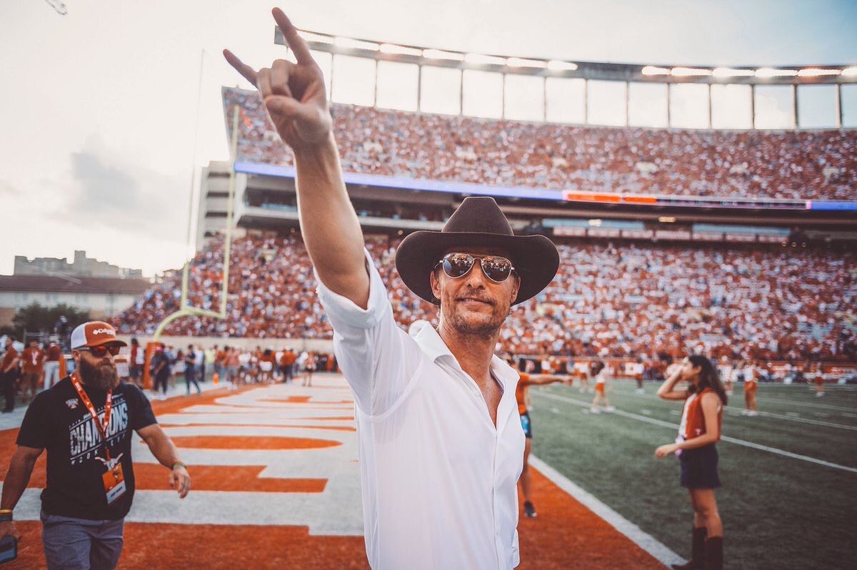 馬修麥康納稍早拍攝影片，宣布放棄參選德州州長一職。（翻攝Matthew McConaughey IG）