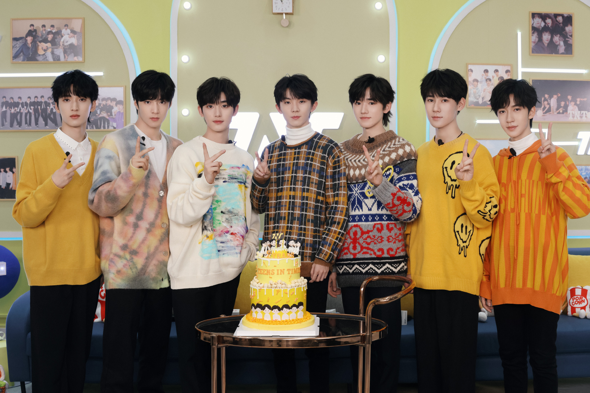 中國人氣男團時代少年團遭冒用身分，有粉絲因此被騙38萬。（翻攝自時代少年團微博）