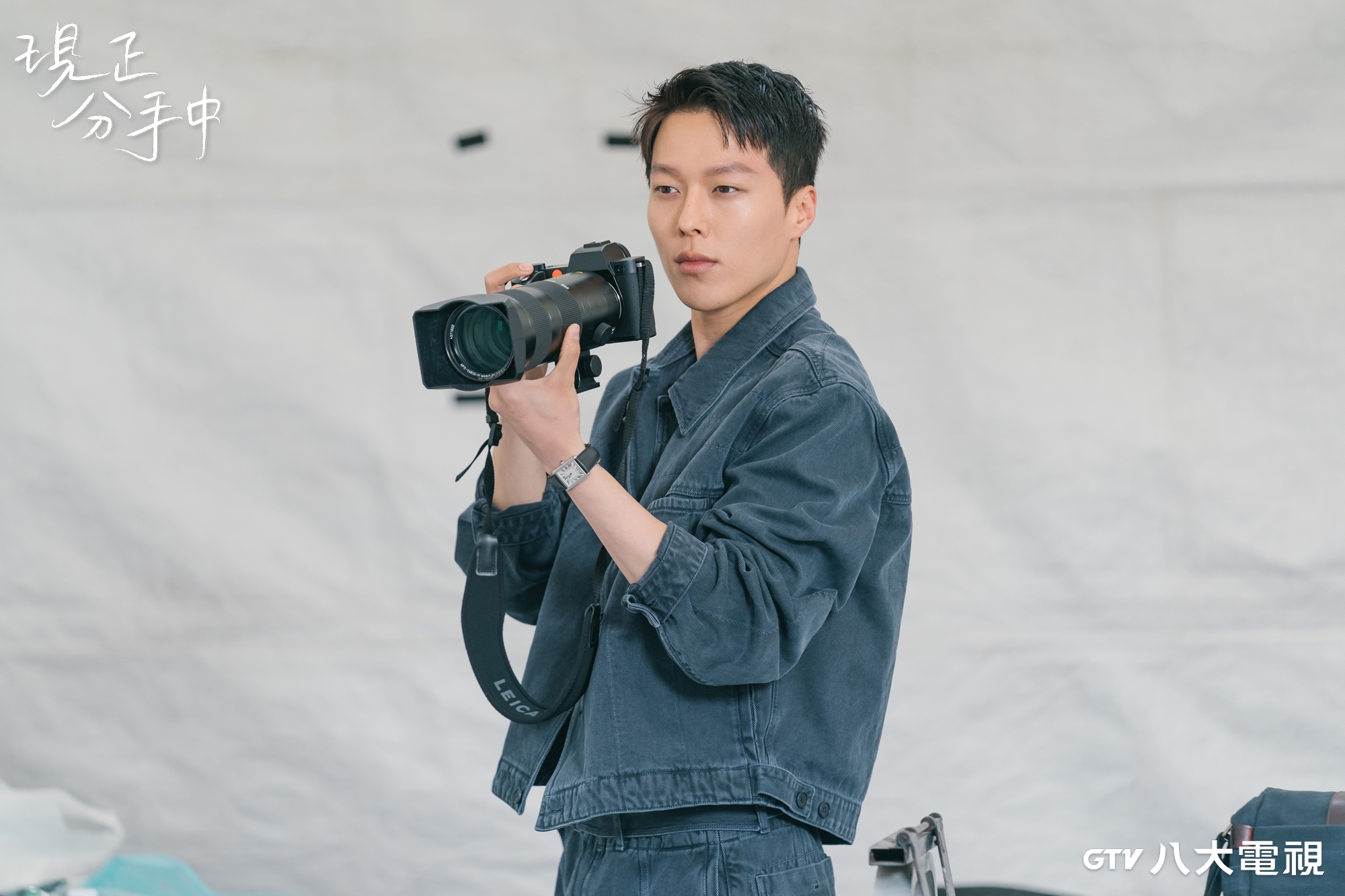 張基龍持相機默默偷拍宋慧喬，是八大《現正分手中》播出的最高收視片段。（八大提供）