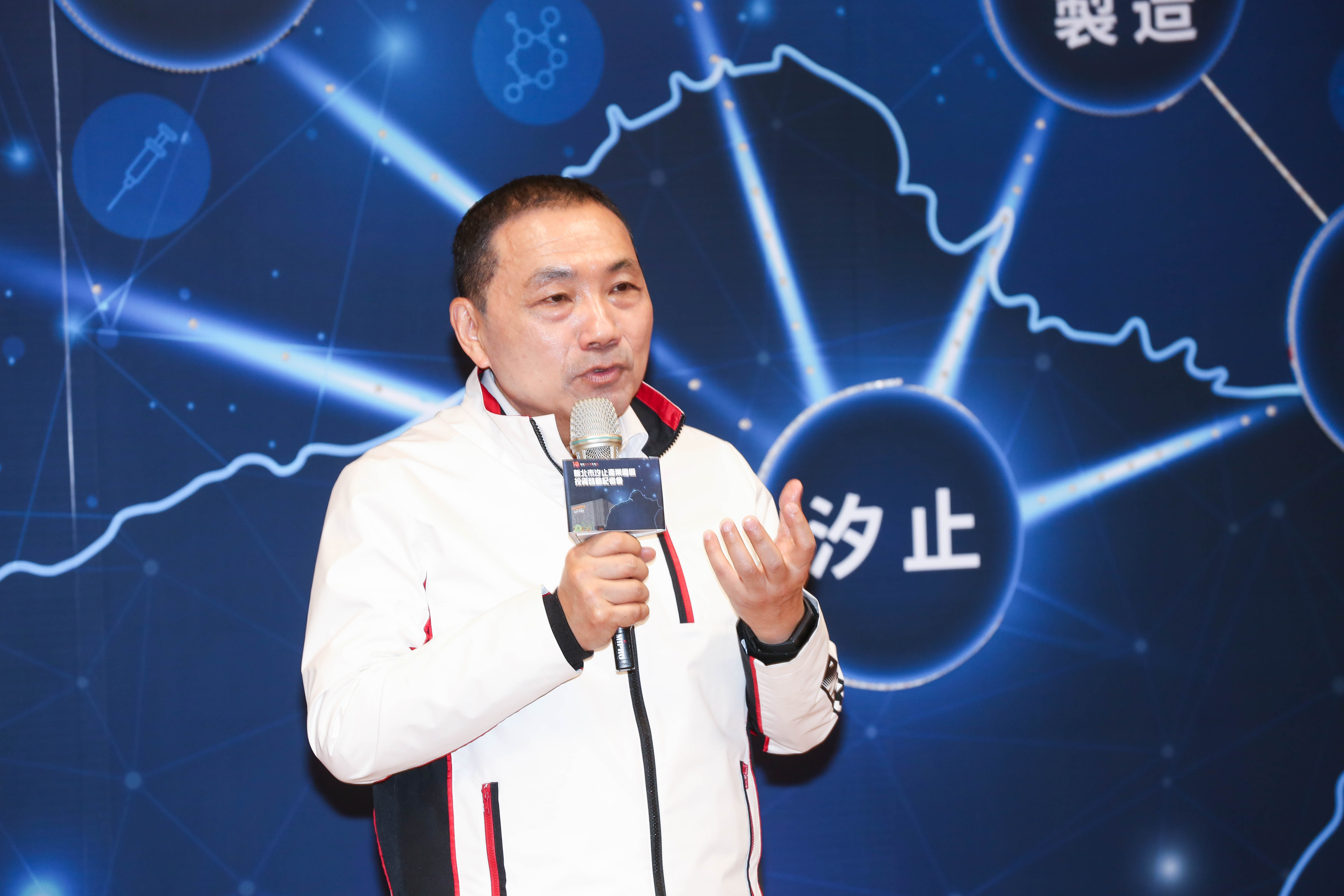 被點名為公投破口，侯友宜強調他對核電的態度11年來沒有變過。（本刊資料照）