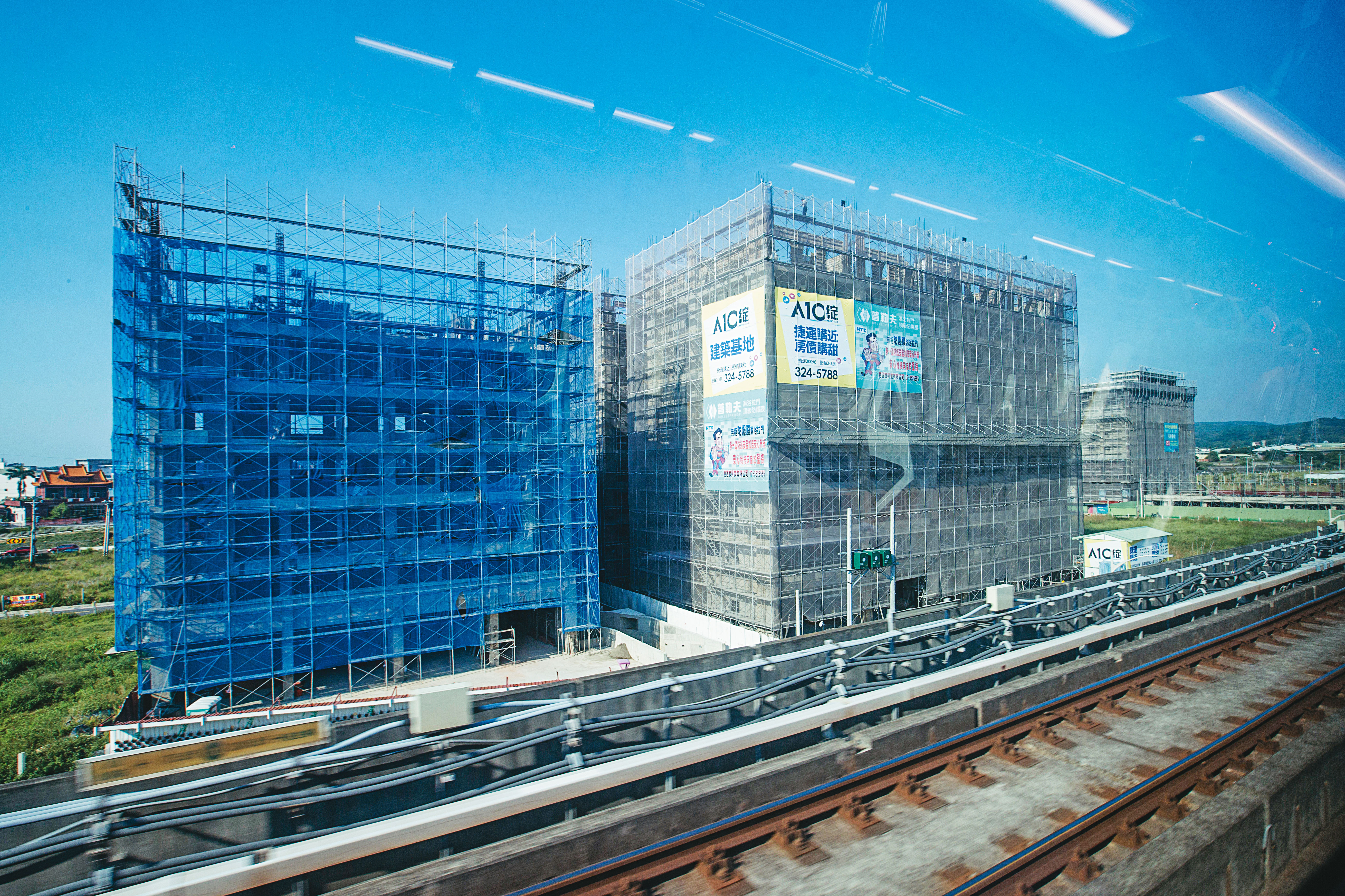 近年土地交易稅制已有所改變，但離全面依照土地實際交易金額課稅仍有距離。