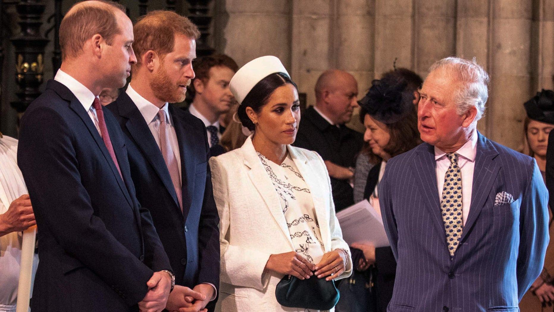 查爾斯王儲(右)被爆關切媳婦梅根的小孩膚色。(翻攝meghanmarkle_official IG)