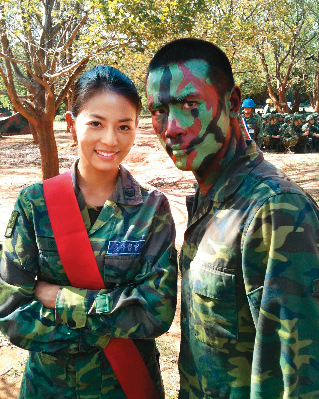 傅子純（右）10年前因和劉香慈（左）合作《新兵日記》，知名度大開。（翻攝劉香慈臉書）