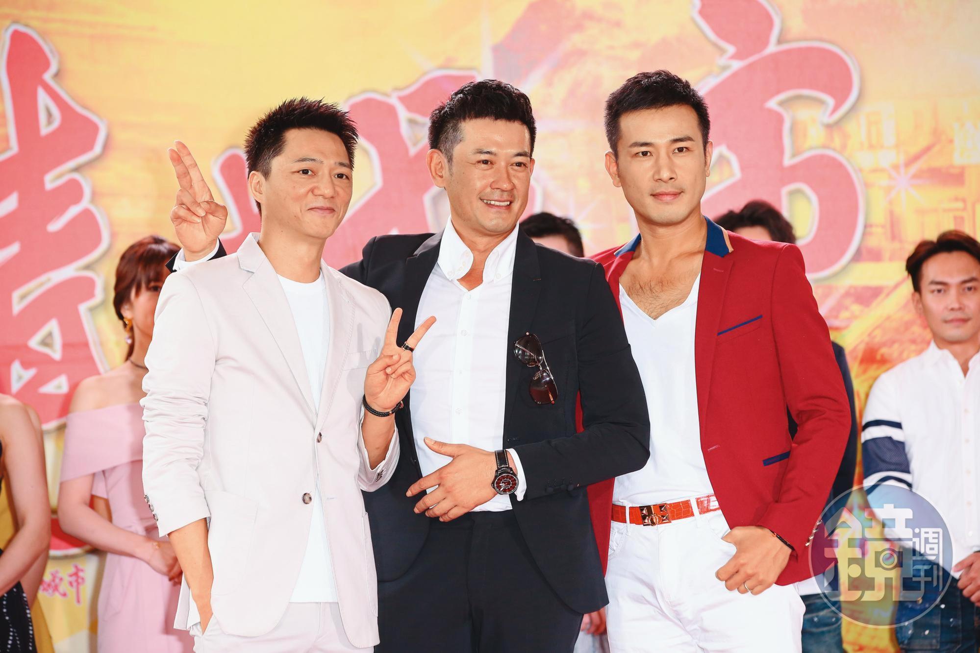 傅子純(右)是八點檔《多情城市》的男主角之一,和柯叔元(中)、藍韋華(左)飾演好哥們。