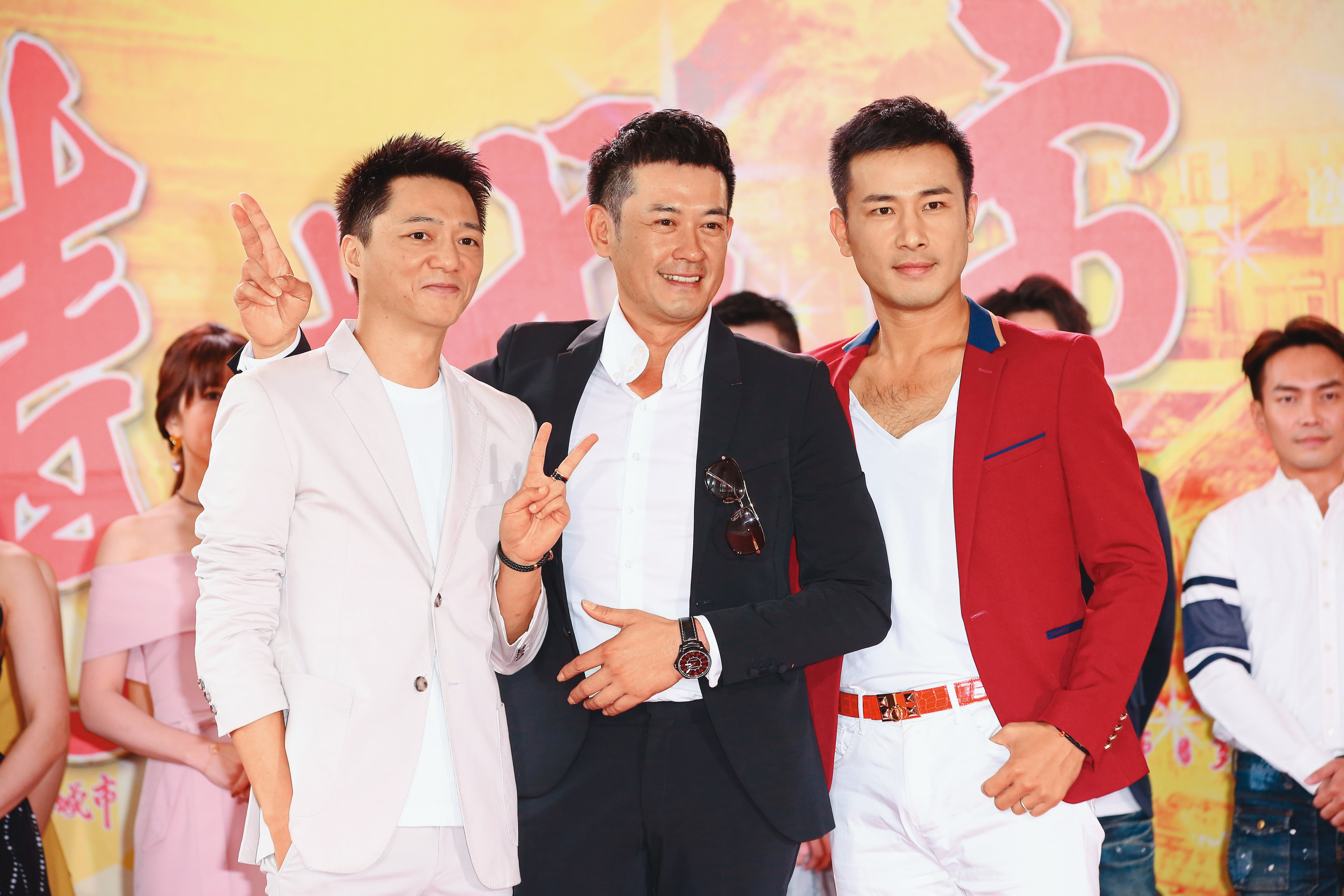 傅子純（右）是八點檔《多情城市》的男主角之一，和柯叔元（中）、藍韋華（左）飾演好哥們。