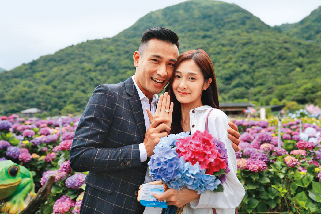 傅子純（左）和邱子芯（右）在八點檔修成正果，但現實生活中的傅子純不想拍婚紗。（民視提供）