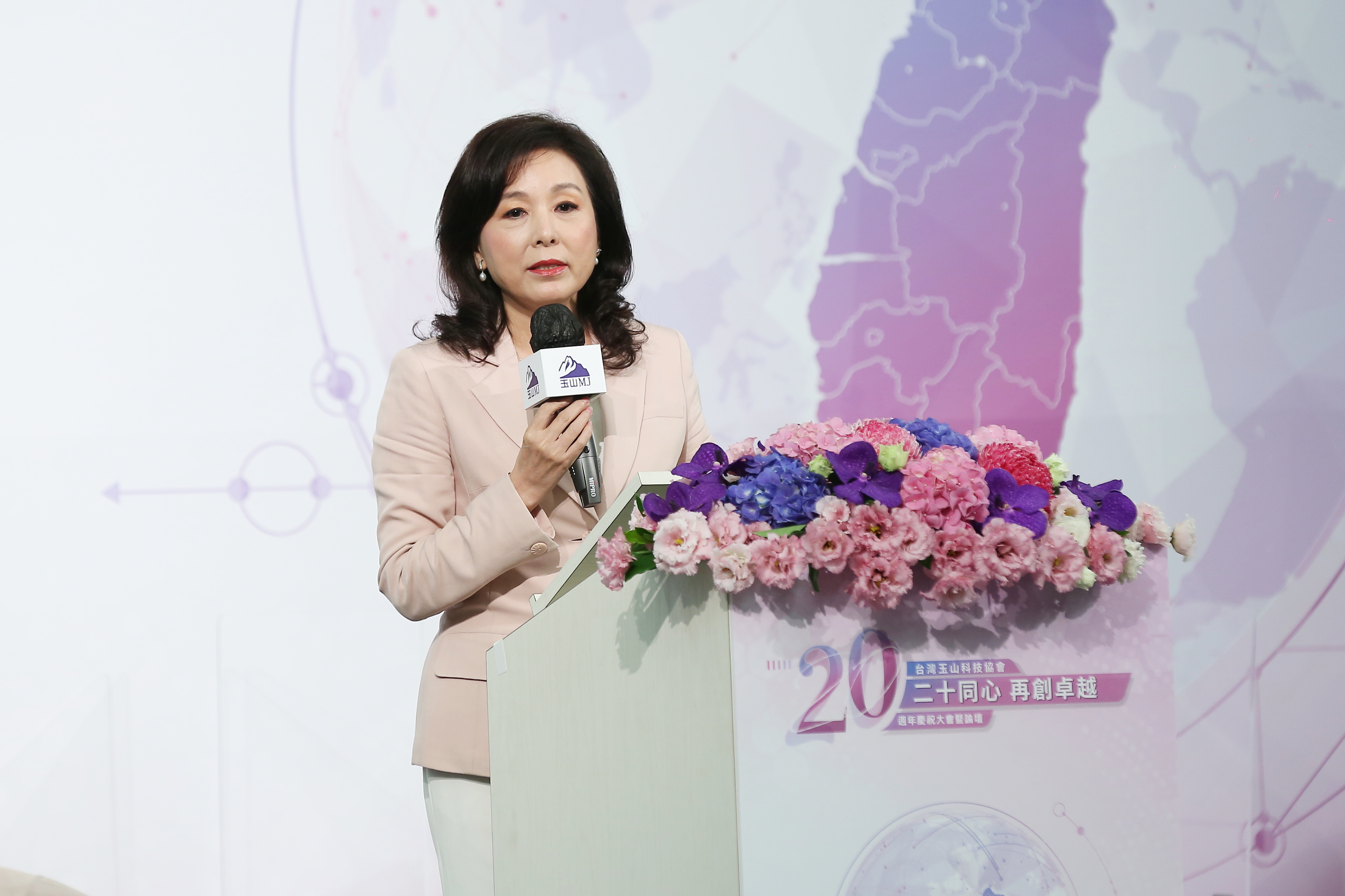 李紀珠2016年進新光金，自此屢傳和新光金磨合問題。