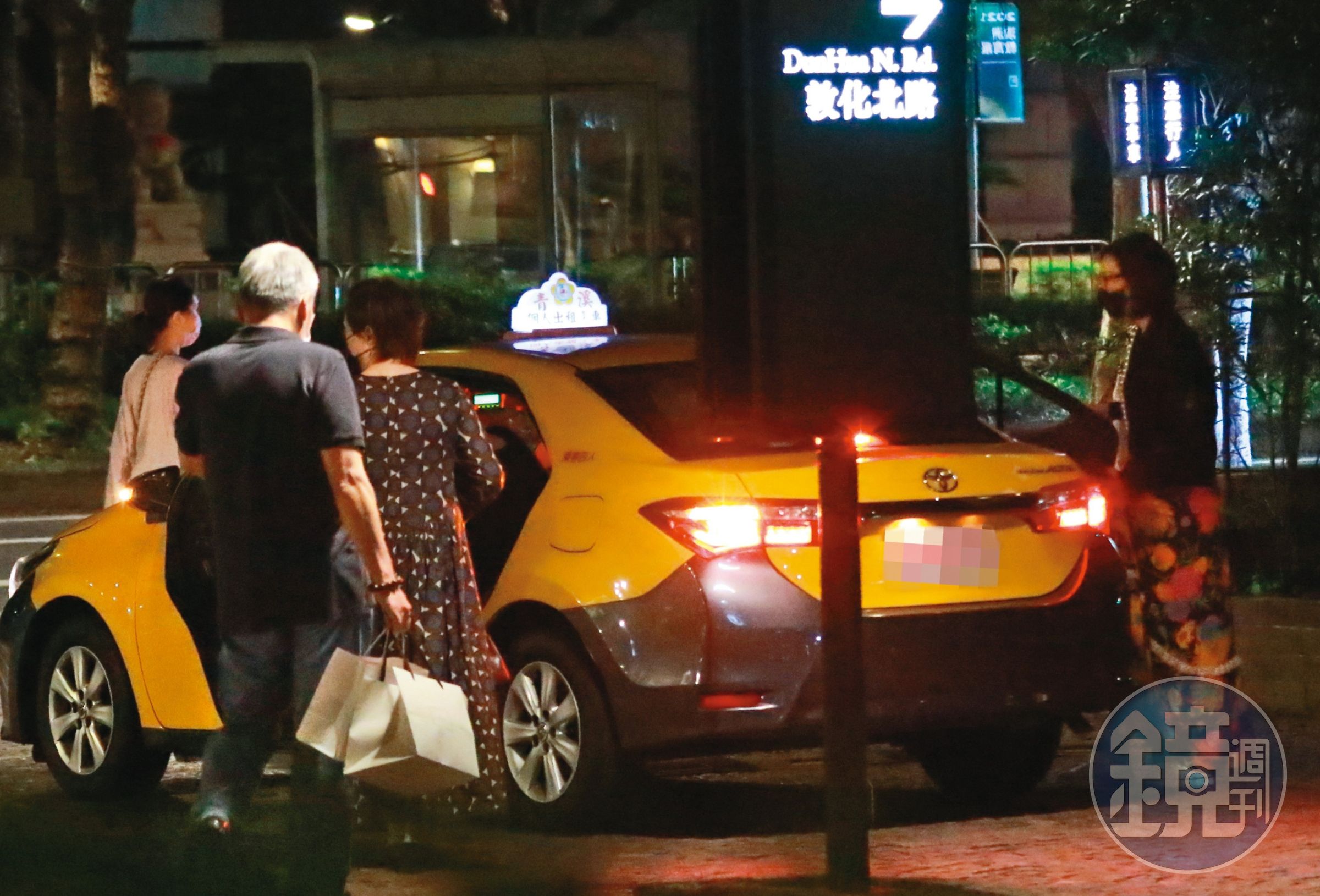 11月7日，22：07，男友已經離開，錢德月自己叫計程車與女兒及長輩同車。