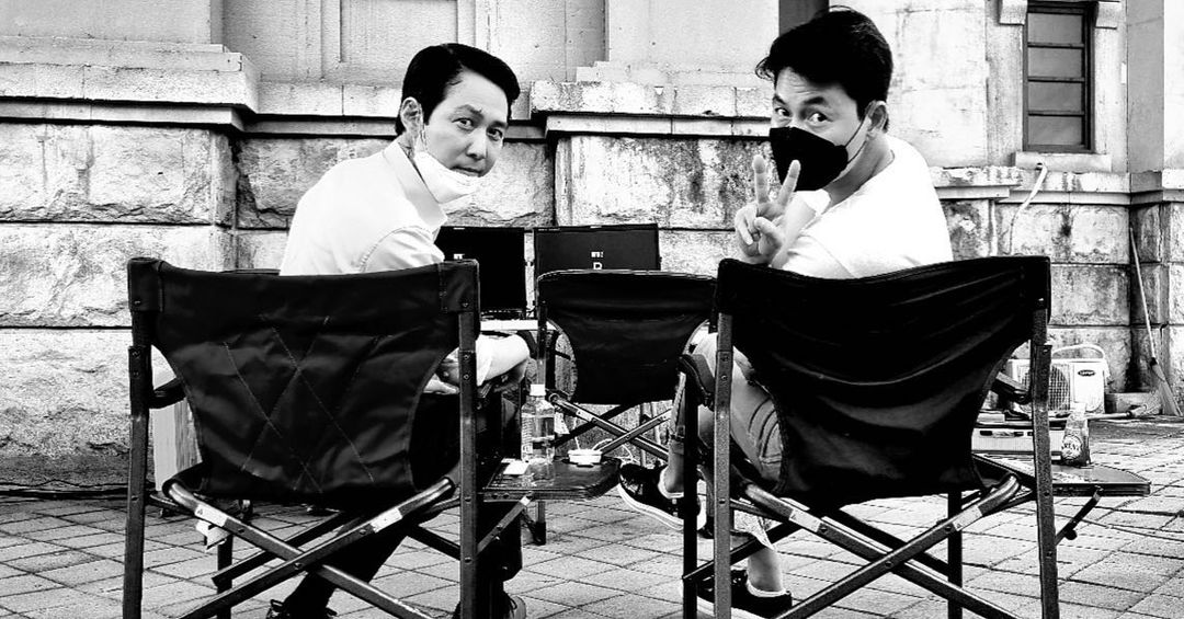 韓星鄭雨盛傳確診新冠肺炎，他4天前曾與李政宰在青龍獎頒獎禮一同擔任頒獎人。（翻攝鄭雨盛IG）