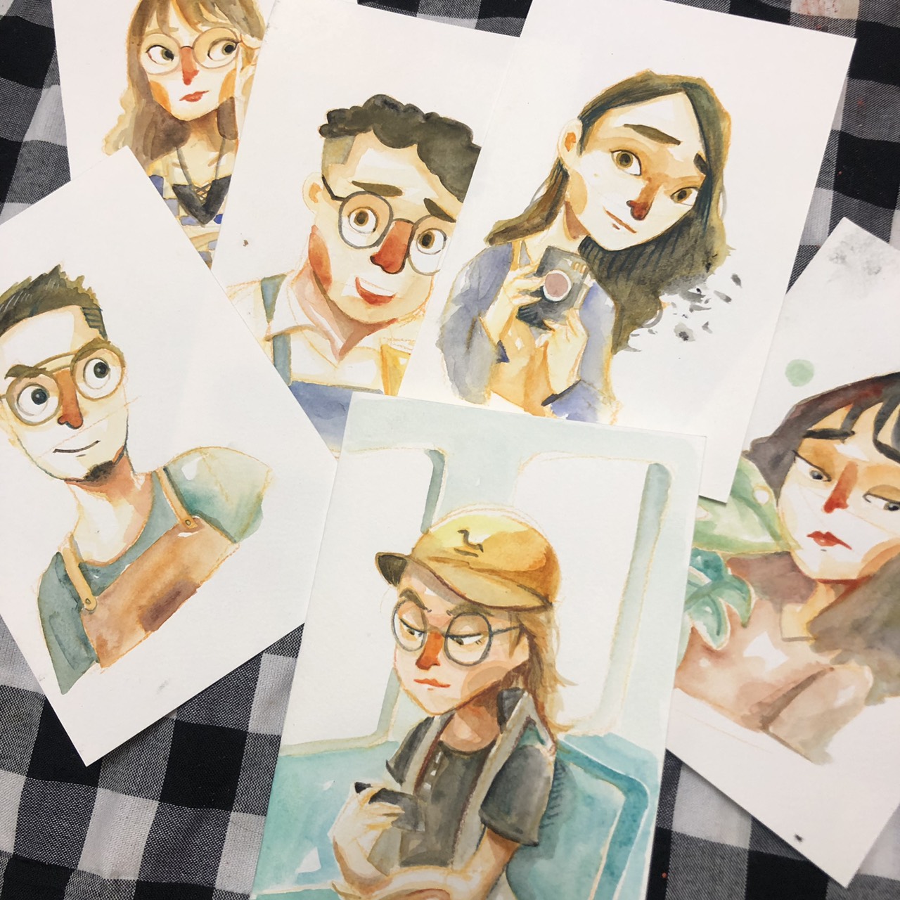 療傷系插畫家李白透過似顏繪作畫收集街頭各種人生故事。（17LIVE提供）