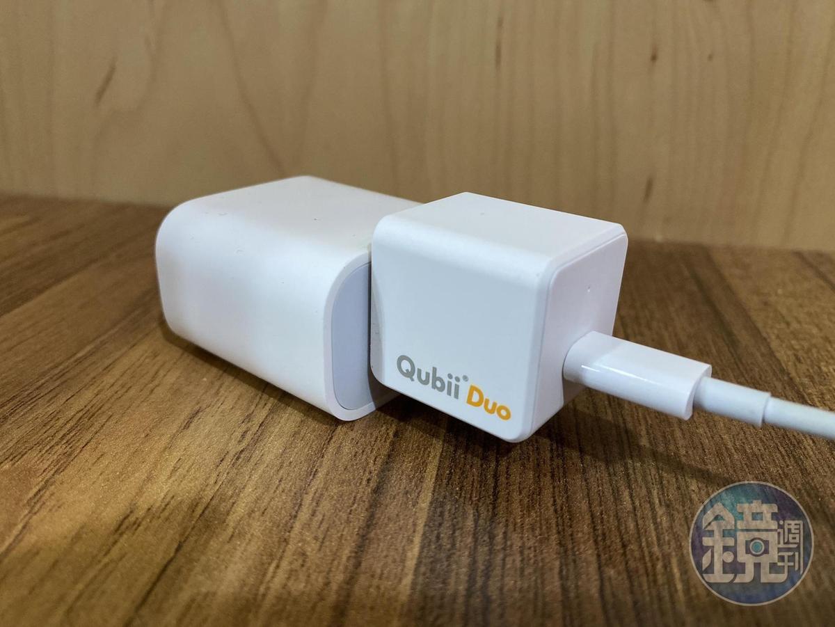 林秉樞使用的iPhone充電器是有兼具隨身碟功能的「Qubii Duo備份豆腐」。(示意圖,讀者提供)