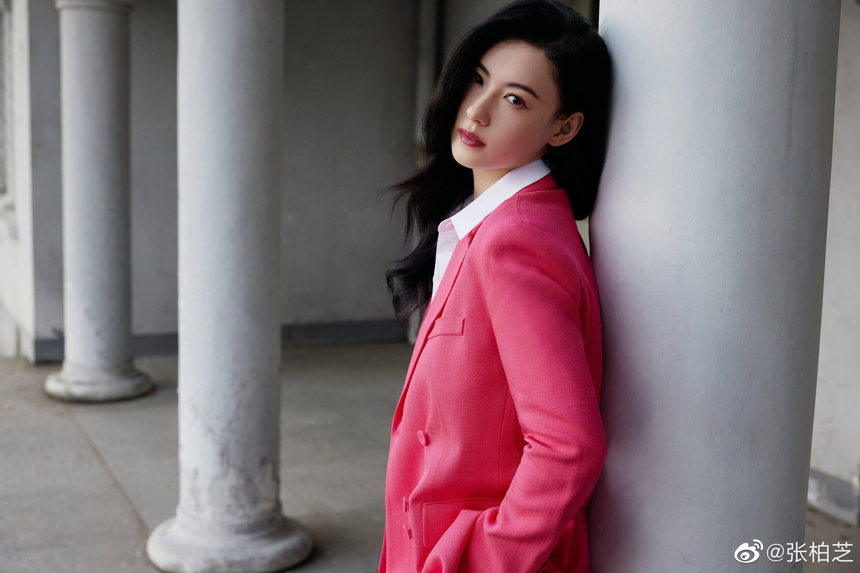 張栢芝如今在對岸靠上綜藝和直播帶貨，又再度翻紅。（翻攝自張栢芝微博）