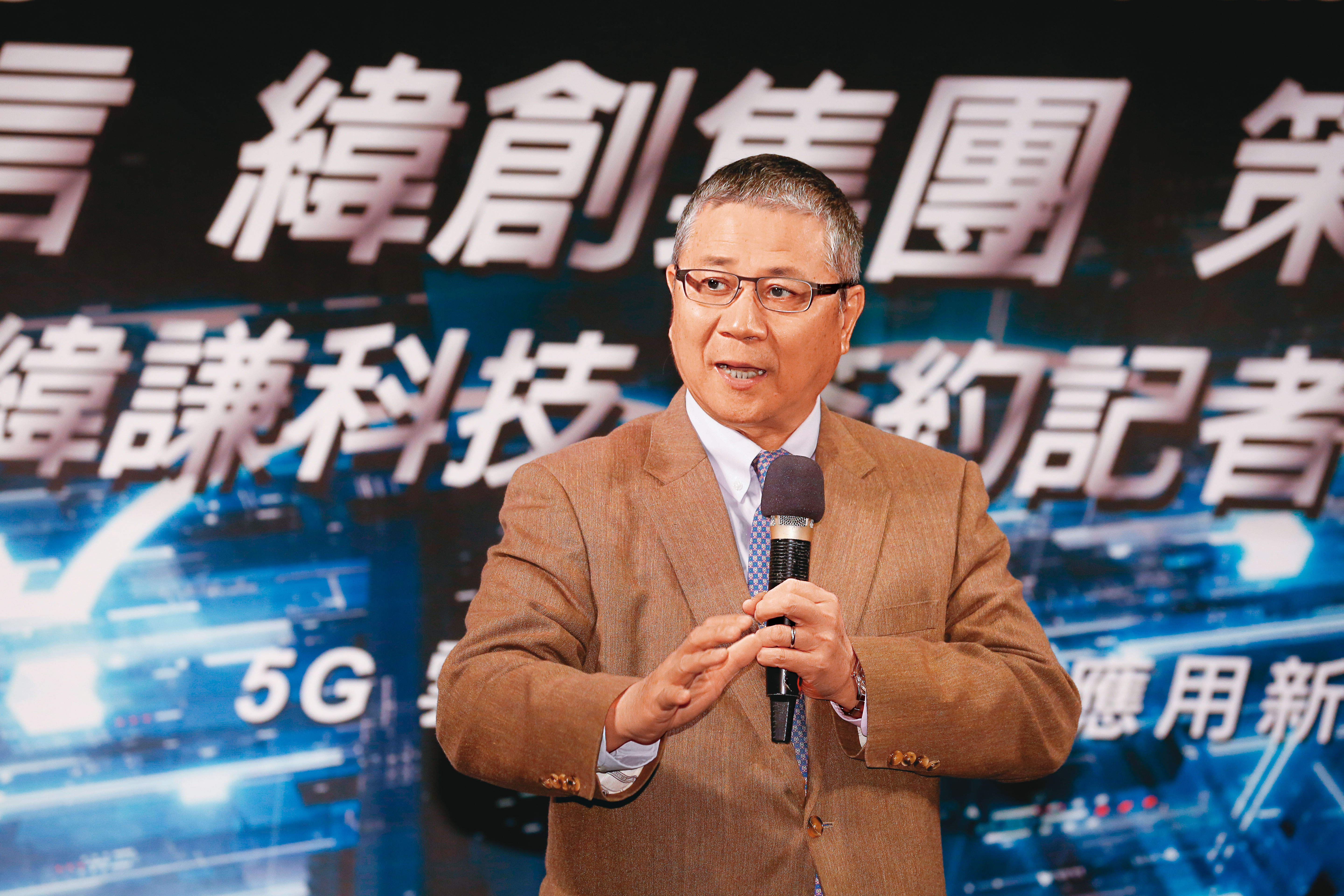 緯創資通董事長林憲銘也是緯穎科技的董事長，一手培育出緯穎這隻小金雞，在2年前獨立上市。