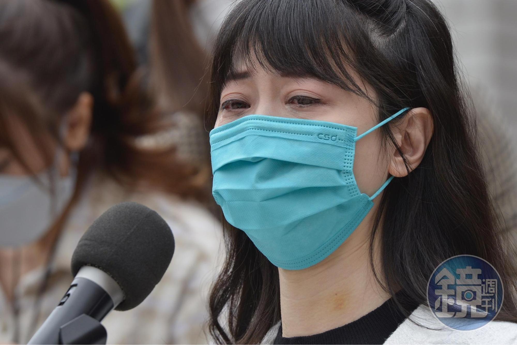 民進黨立委高嘉瑜遭男友家暴,今日現身公開受訪,過程中數度落淚,讓人看了相當心疼。
