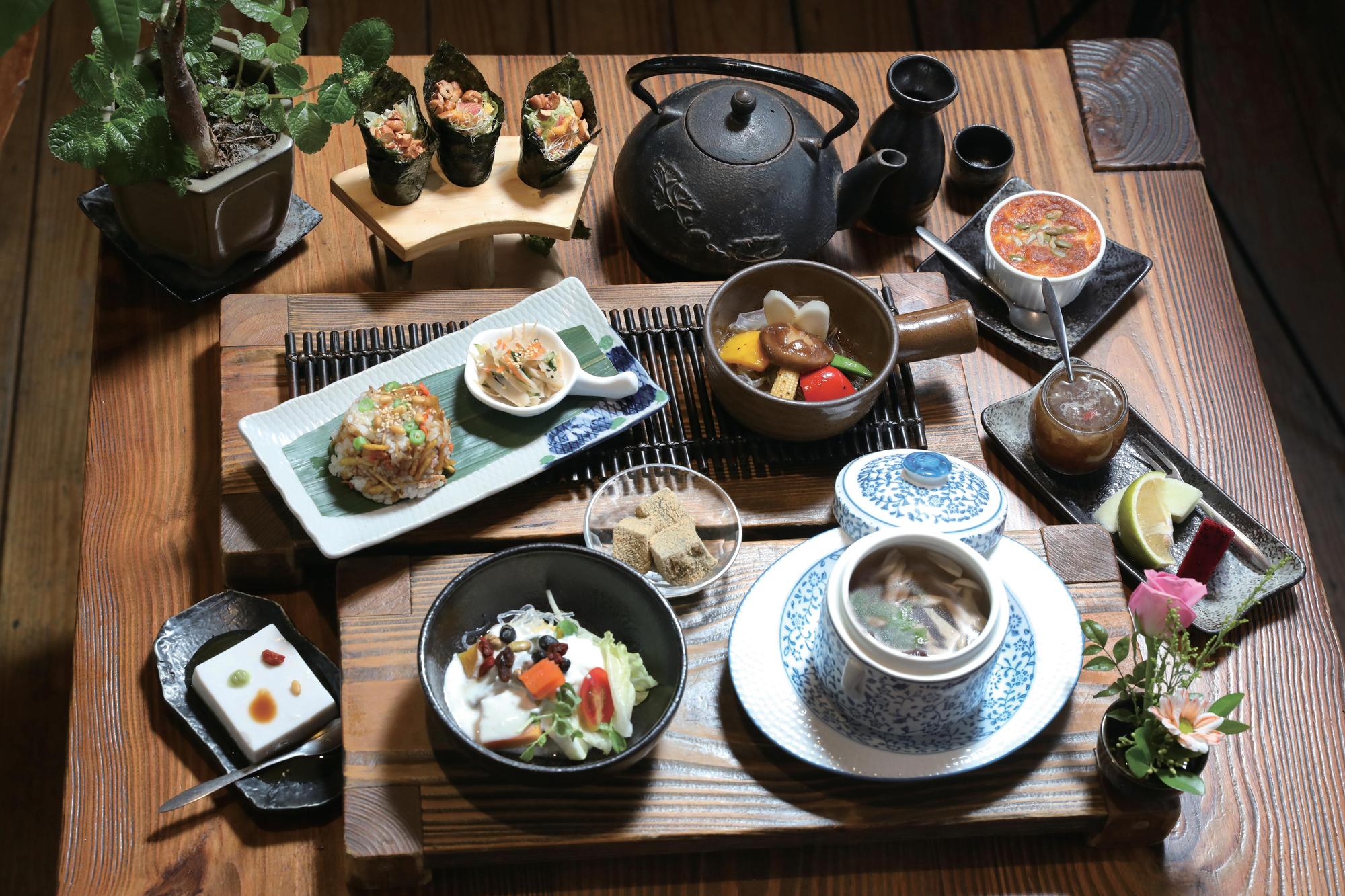 色彩搭配與烹製擺盤皆用心的蔬食料理,呈現了店主對生活的態度、審美與理念。