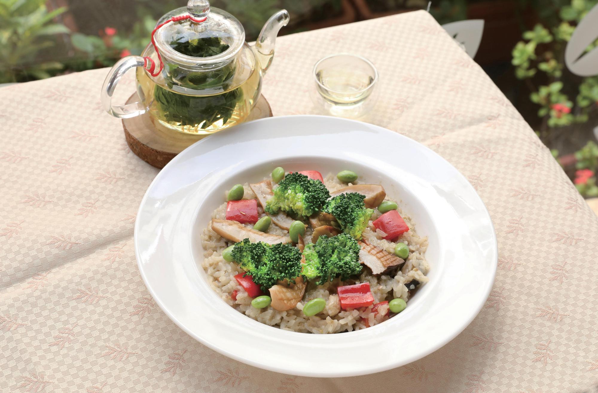 「自在菇菇燉飯」凝煉了濃郁迷人的菌菇香氣於一盤,捕獲了許多人的味蕾。