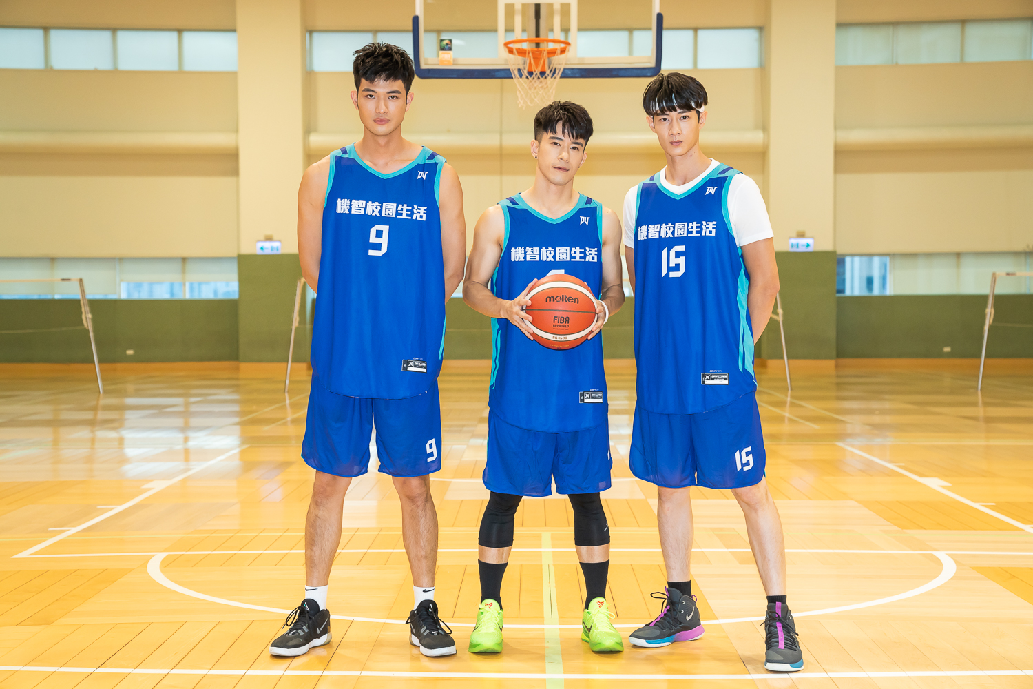 JR紀言愷（左起）帶領王新凱、黃柏峰挑戰三對三鬥牛。（TVBS提供）