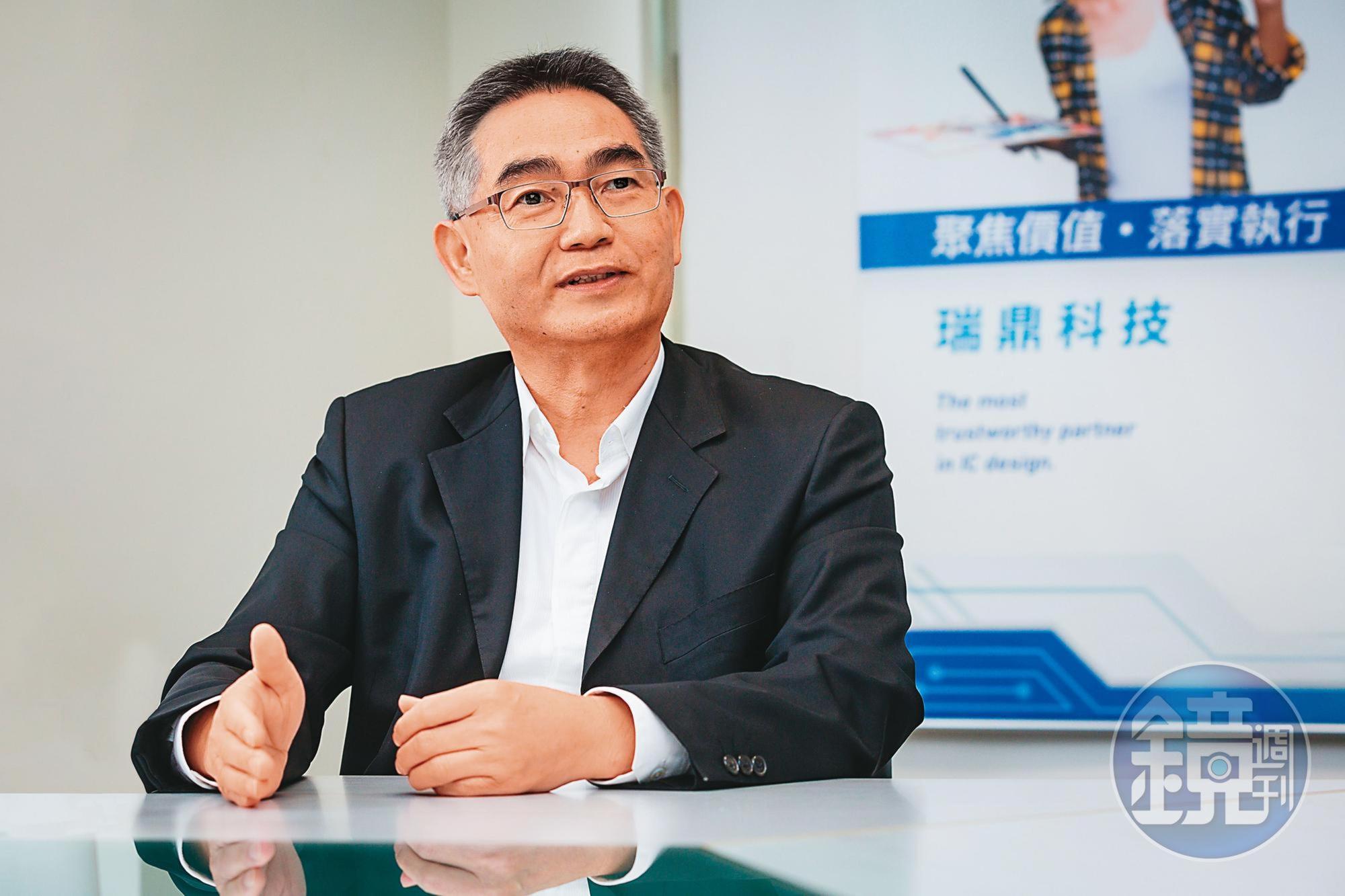 黃裕國25歲進入明基電通，至今在明基友達集團已有35年經歷。