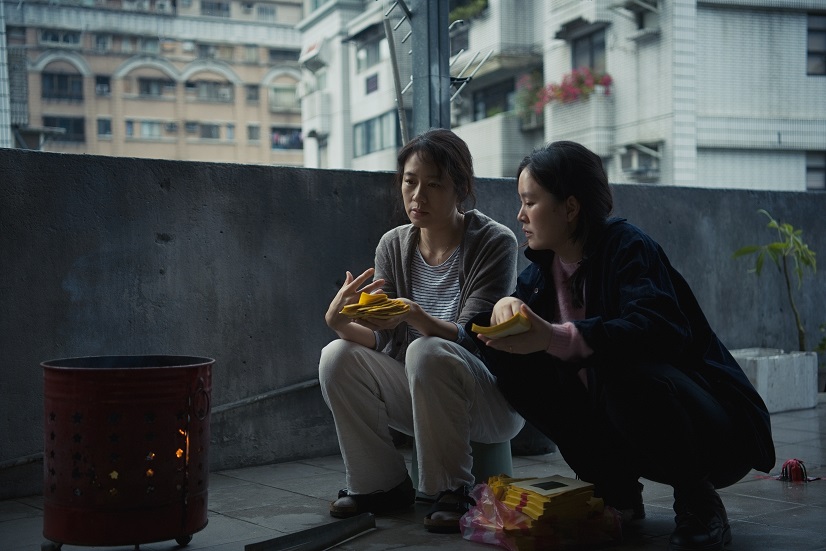 林嘉欣（左）確認接演，後續籌資、選角順利進行，導演阮鳳儀（右）也從她身上獲得許多寶貴意見。（傳影互動提供）