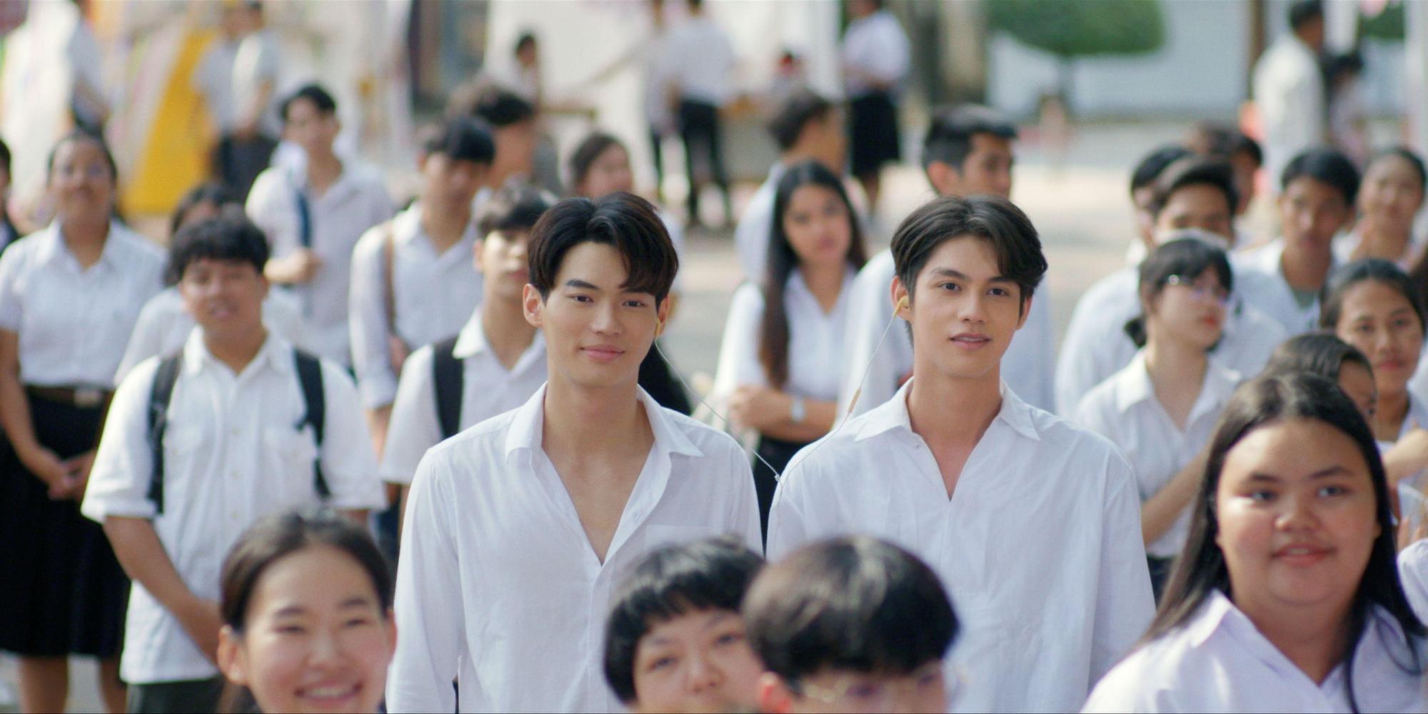 泰國男星Bright（右）與Win合作BL泰劇《只因我們天生一對》人氣暴漲，電影版《2gether電影版：只因我們天生一對》即將於聖誕夜在台上映。（威視電影提供）
