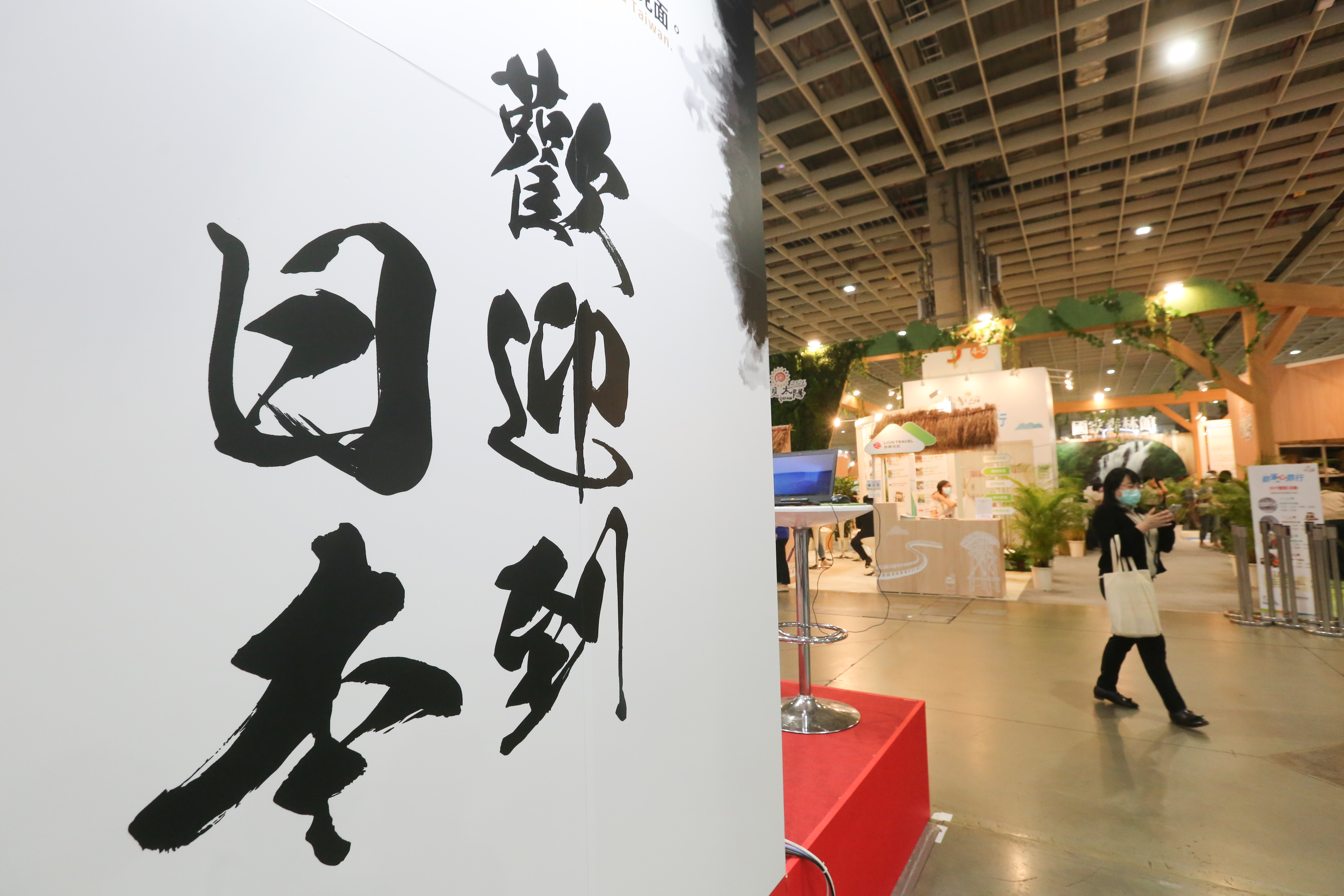 受到疫情、日圓貶值影響，網購業者日本代購、代標業績近兩年有倍數成長。