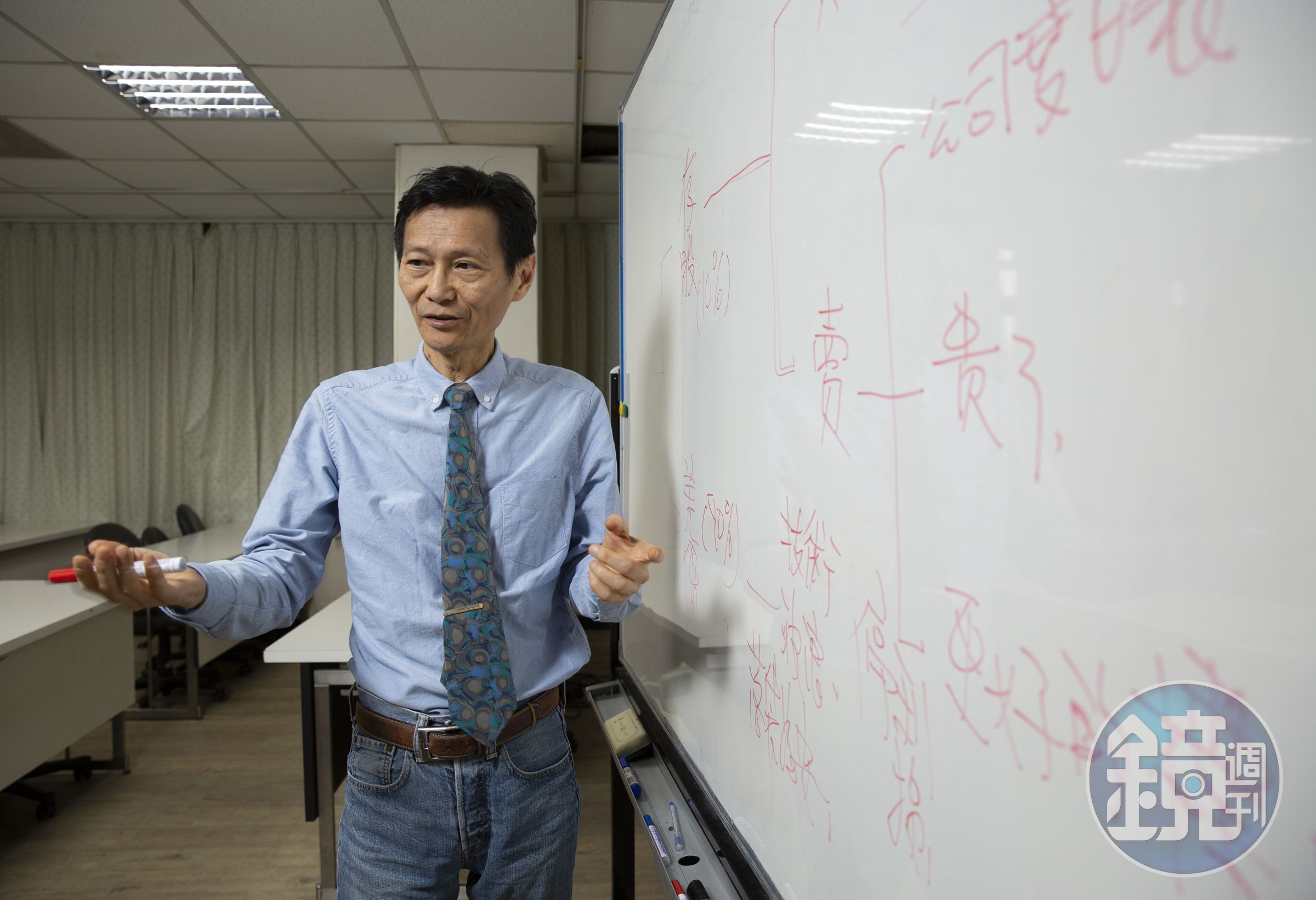 退休教授謝士英今年新增3檔存股名單，其中食品股還可對抗通膨。